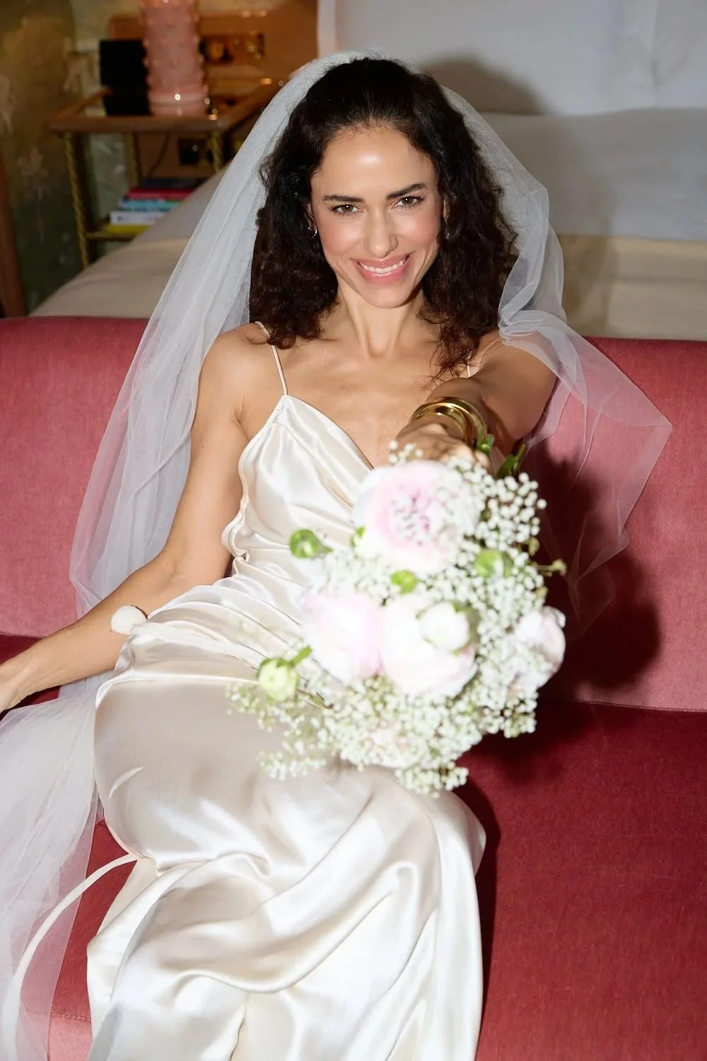How to Wear Your Mother’s Wedding Dress in the UK (and Make It Truly Yours)