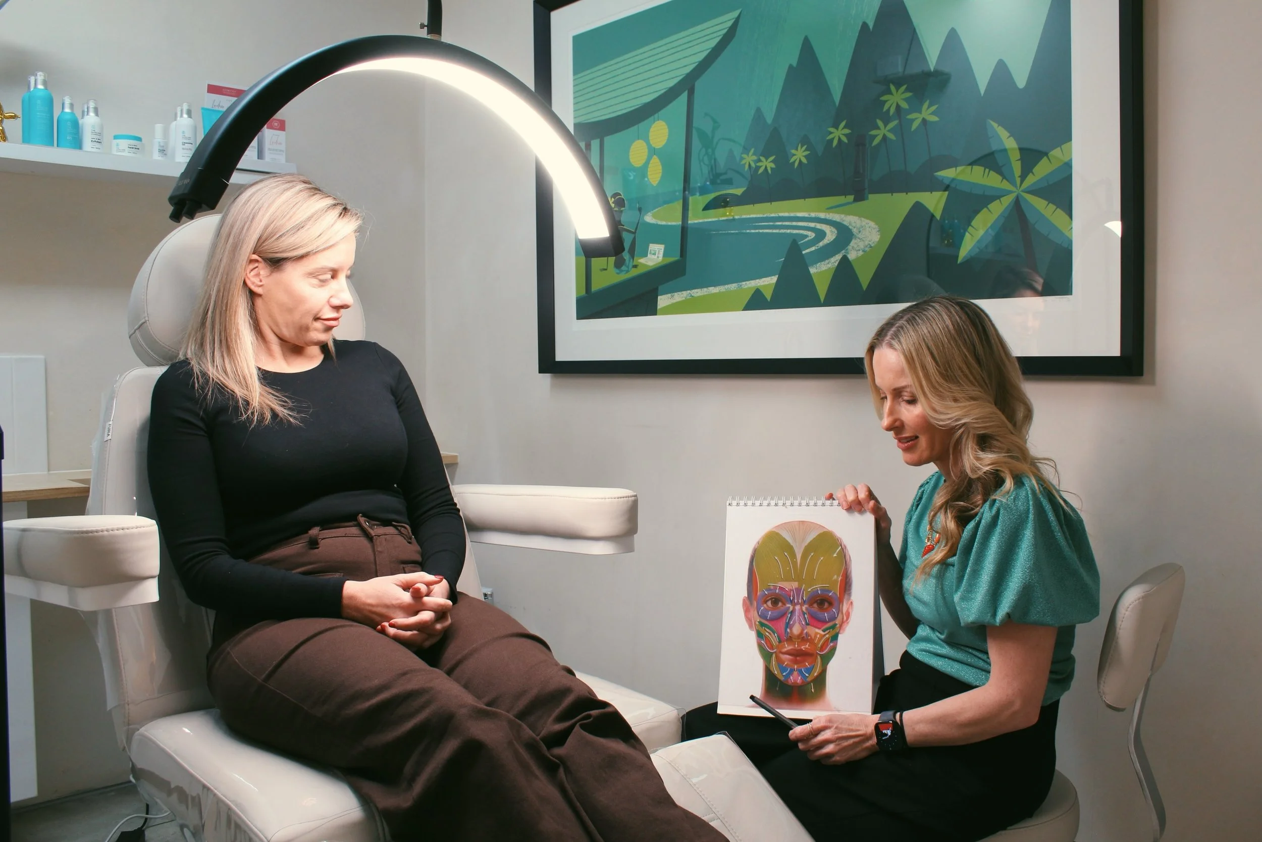 Understanding your facial anatomy changes everything and we could talk about this all day 🤎

This is one of our favourite parts of the consultation. Sitting down together, looking at the face as a whole and walking you through what is actually happe