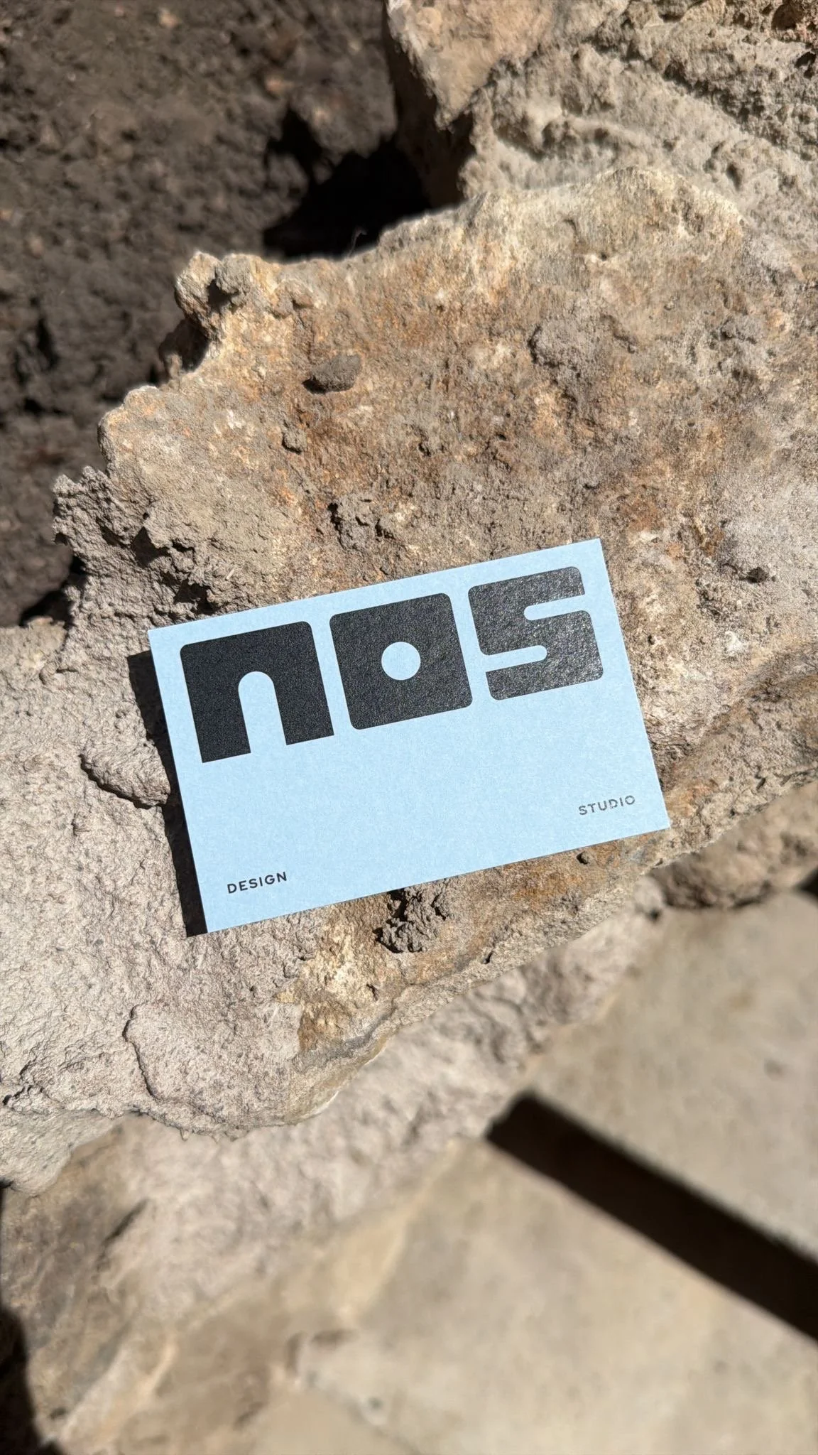 Darstellung der Visitenkarte von nos design studio