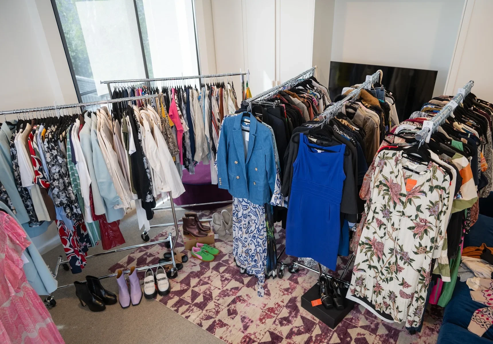 The Giving Closet 125-526201bf71.webp