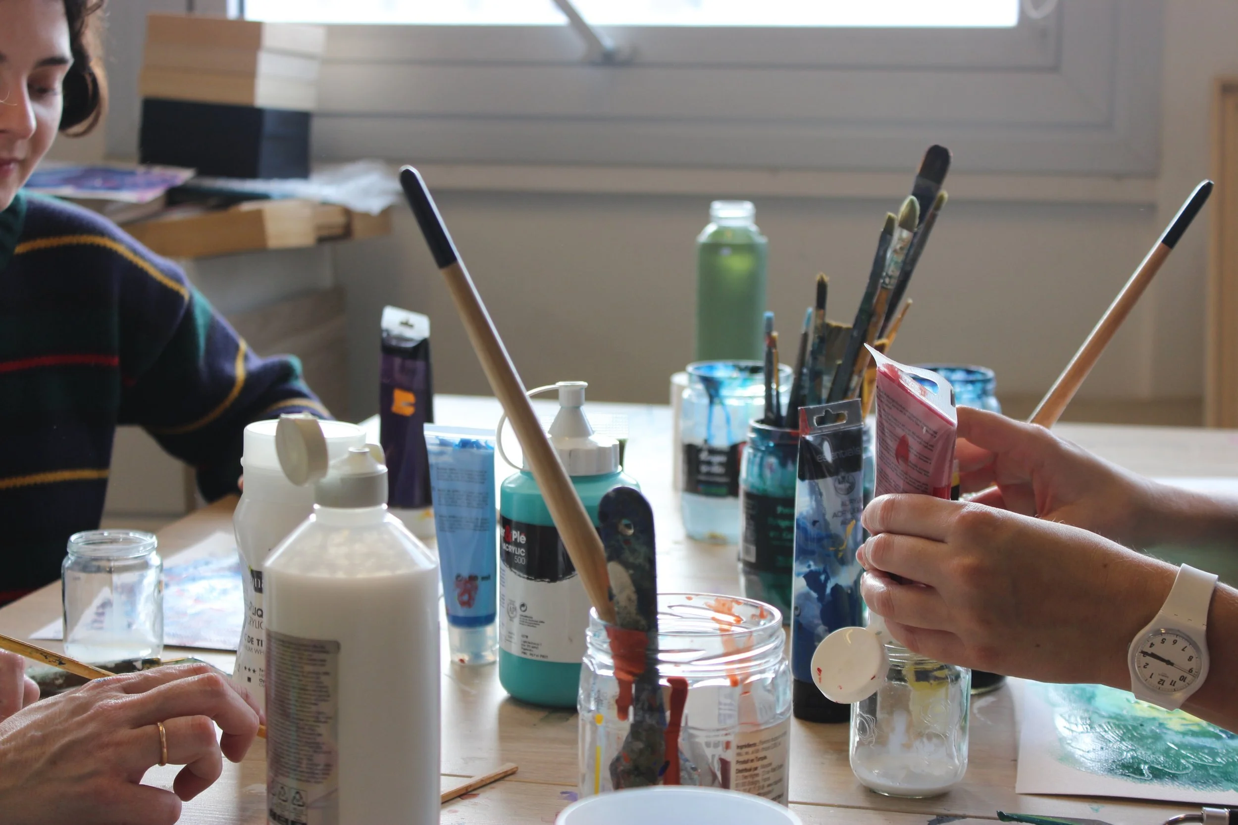 Atelier de peinture abstraite en groupe à Césure Paris