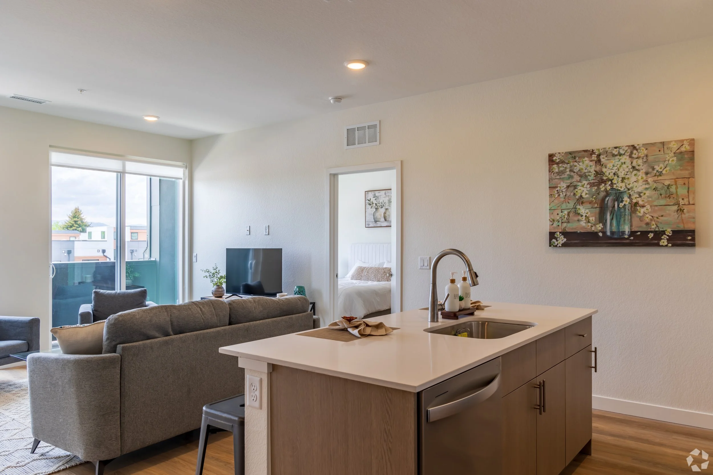 Enso-Zen-Apartments_004.jpg