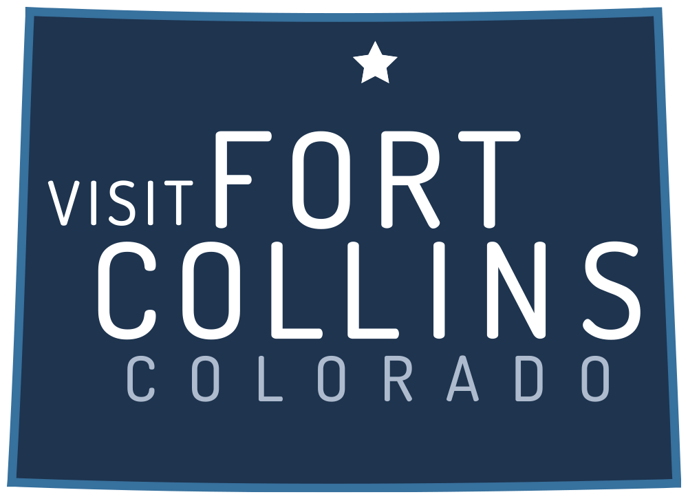 A blue sign with white and light blue text inviting people to visit Fort Collins, Colorado, topped with a white star.