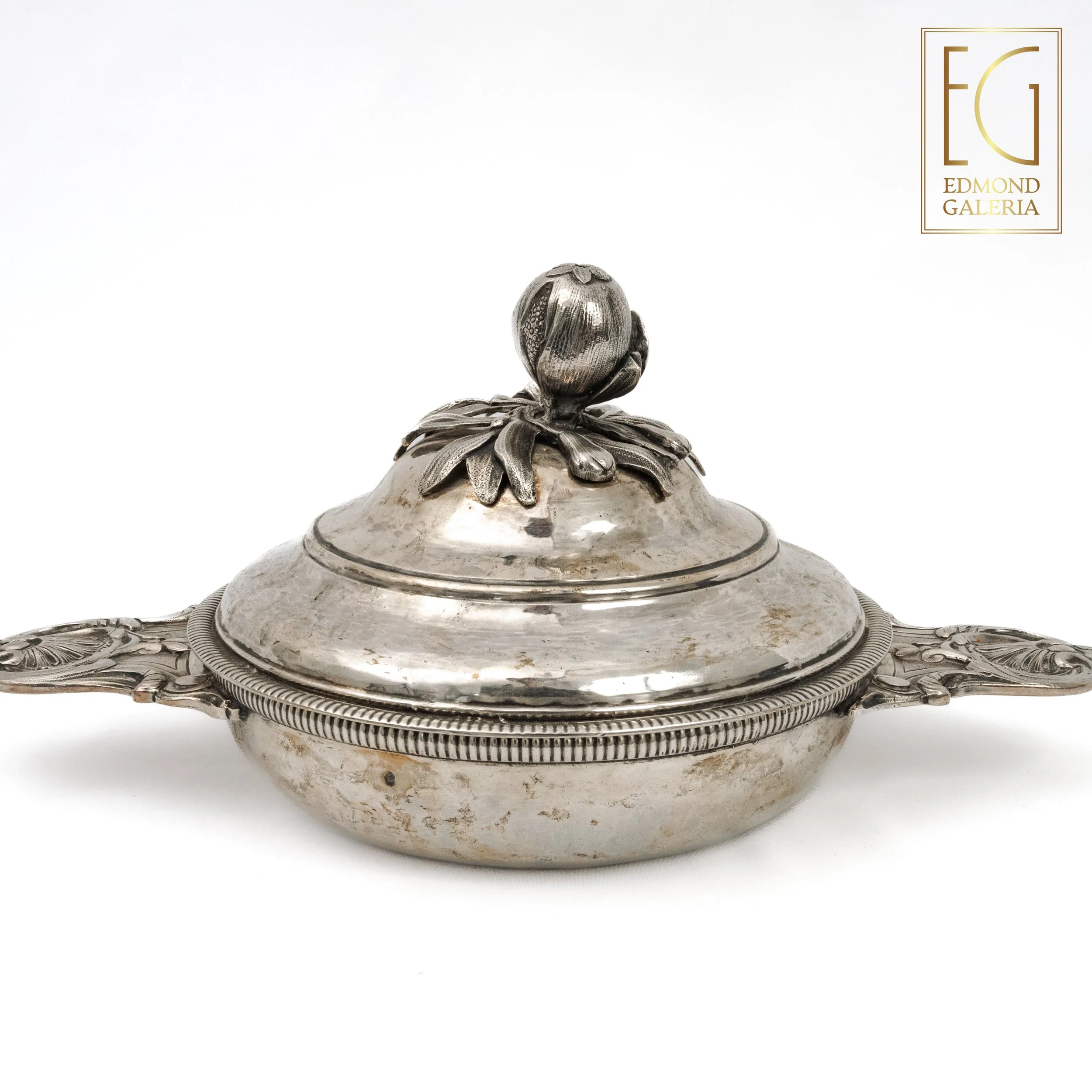 Legumieră din argint, cu capac decorat cu rodie, atelier Paris, Franța, cca. 1789