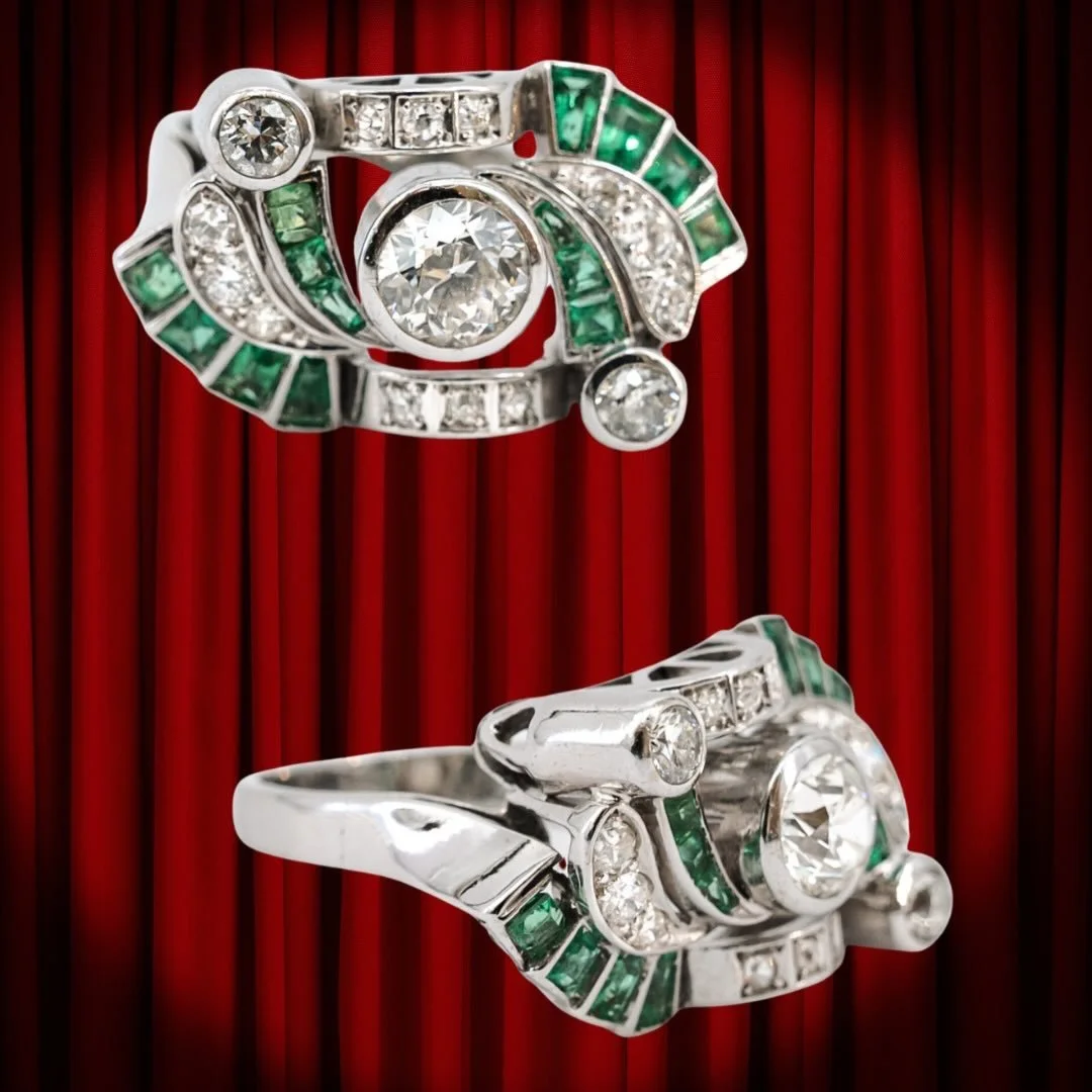Alege bijuterii care transformă fiecare clipă &icirc;ntr-un spectacol.
Descoperă colecția completă pe edmondgaleria.com

#jewelry #jewellery #necklace #emerald #diamonds