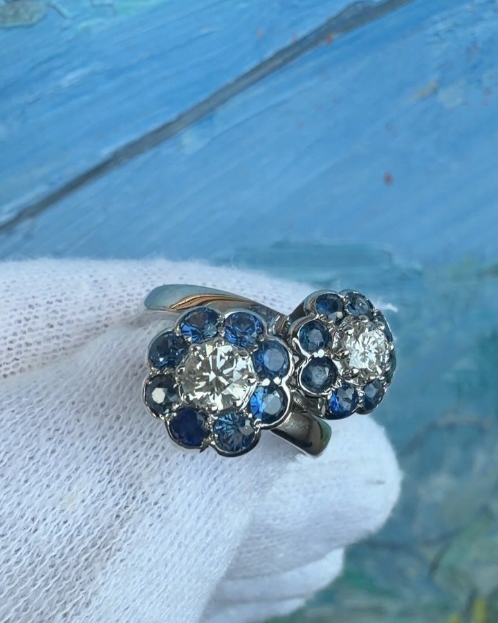 Există flori care nu se ofilesc niciodată 🌸
Descoperă-le pe edmondgaleria.com

#ring #diamonds #jewelry #jewellery #sapphires