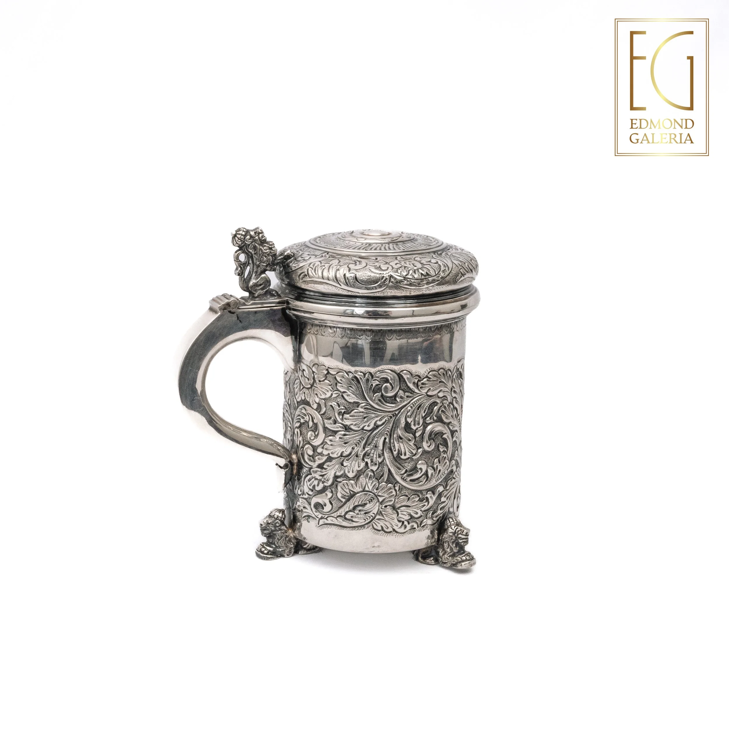 Carafa cu capac (tankard) din argint, cu decor vegetal, atelier olandez, începutul sec. XX