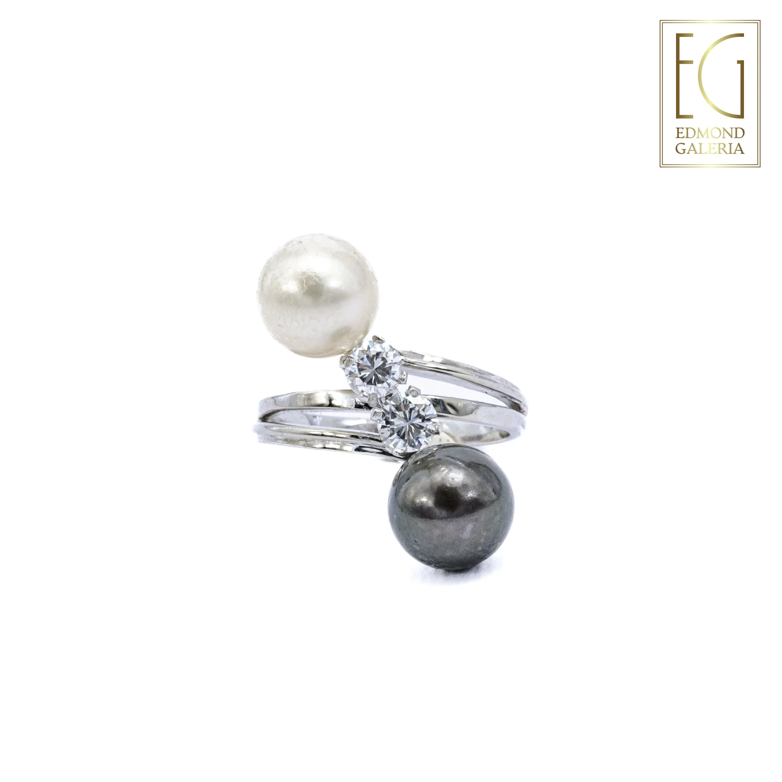 Inel din aur alb, decorat perlă Akoya, perlă Tahiti și diamante, atelier francez