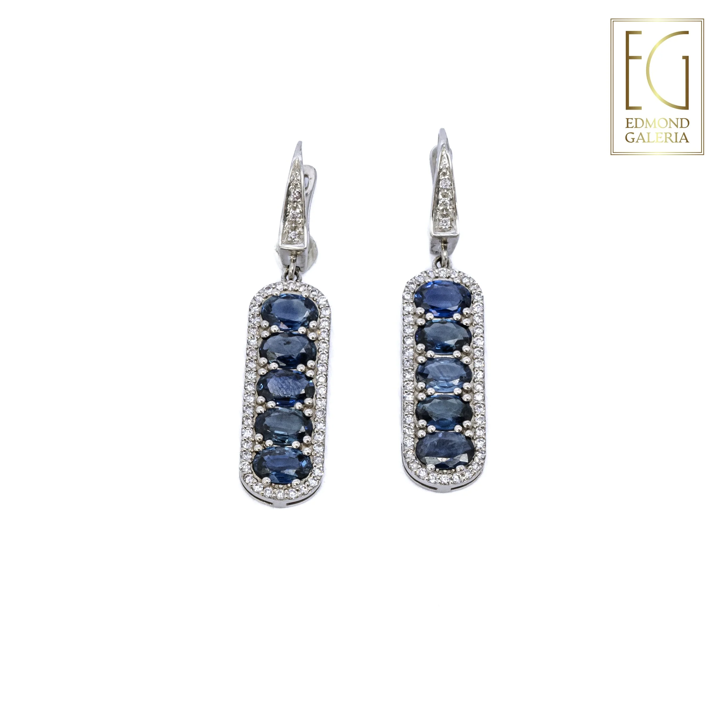 Pereche de cercei Diamonds Mine din aur alb, decorat cu safire și diamante, însoțită de cutia originală și certificat gemologic AIG