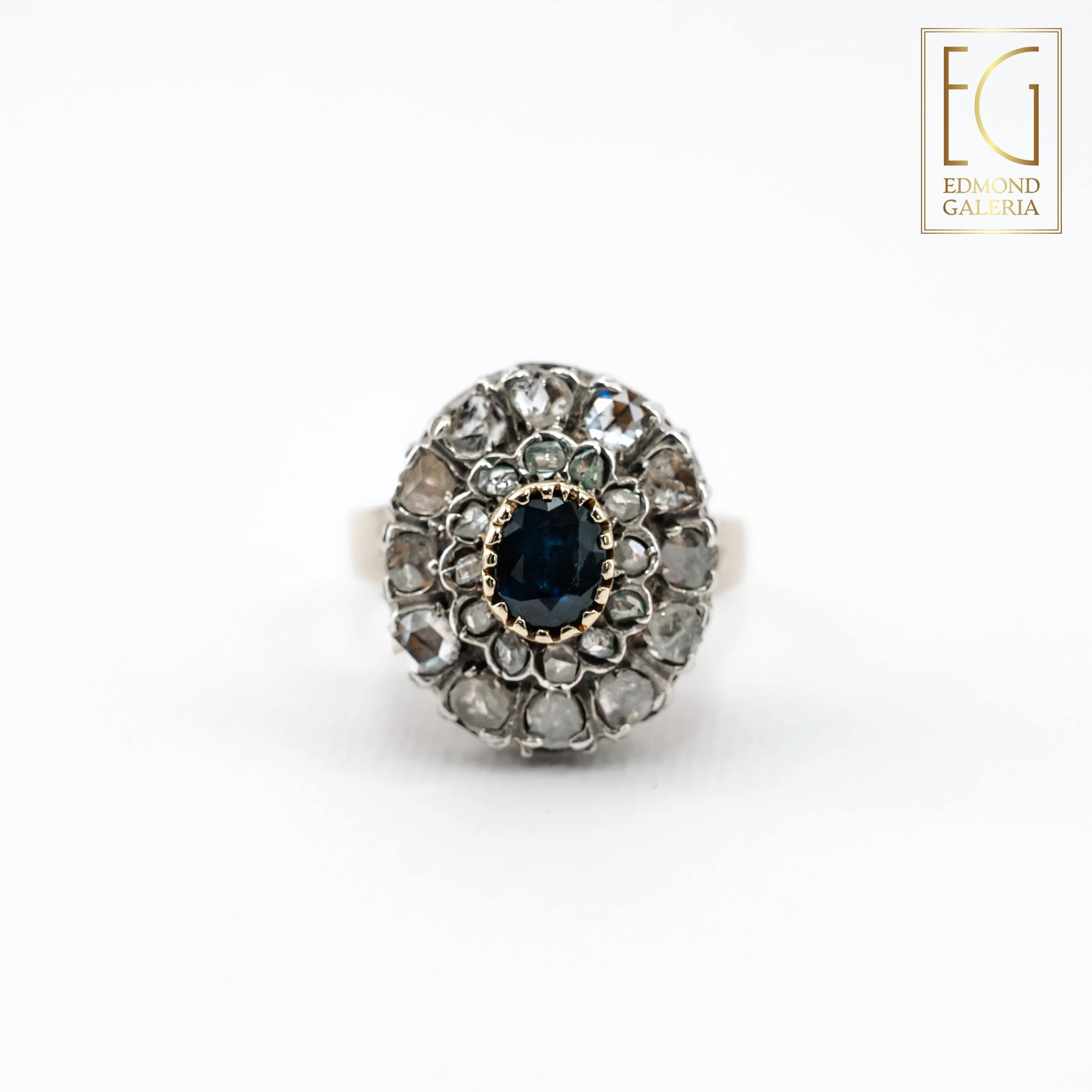 Inel din aur și argint, decorat cu un safir anturat de diamante, sfârșitul sec. XIX