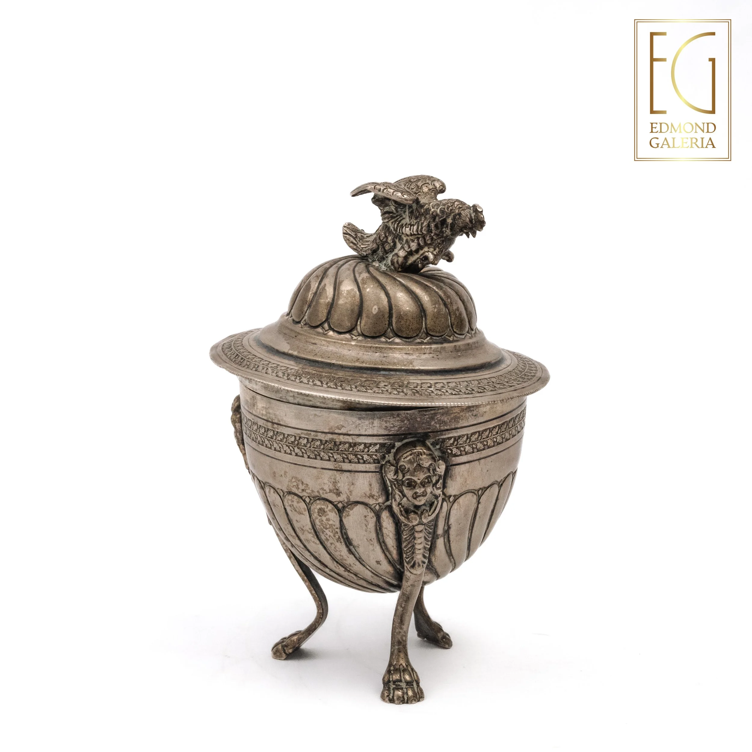 Zaharniță din argint, cu capac ornat cu o găină, posibil atelier italian, sfârșitul sec. XIX