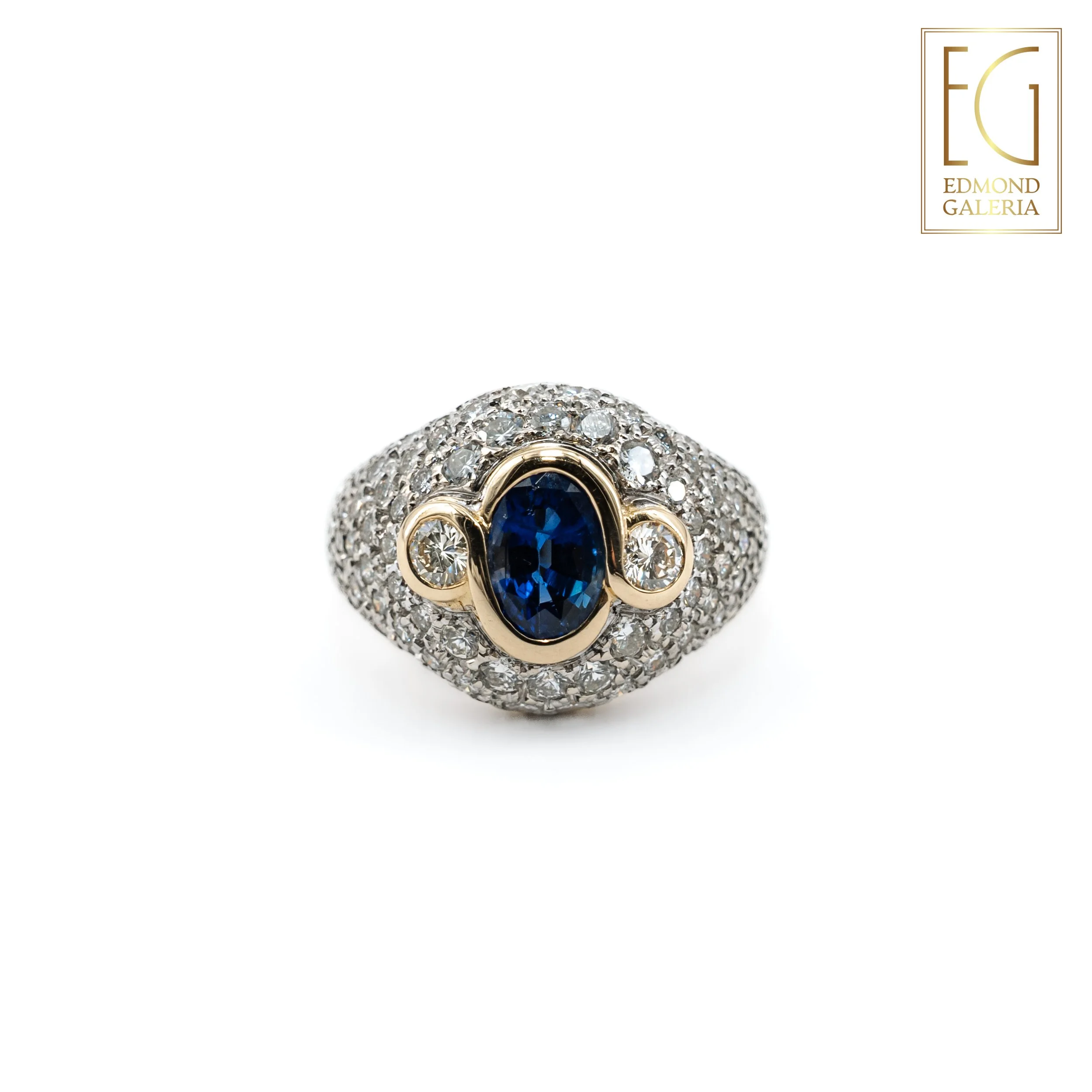 Inel din aur bicolor, decorat cu safir anturat de diamante