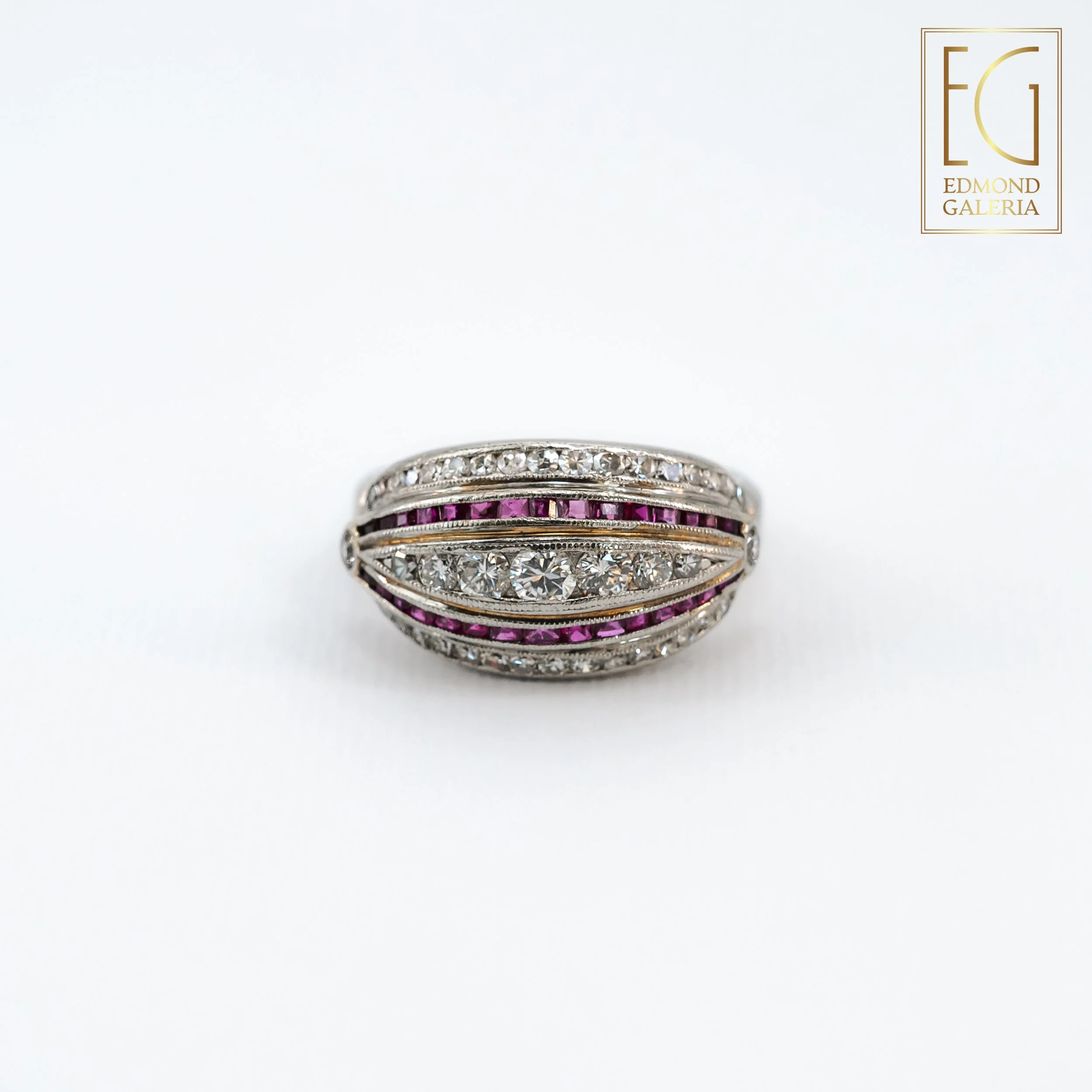Inel Art Deco din platină și iridium, decorat cu rubine și diamante