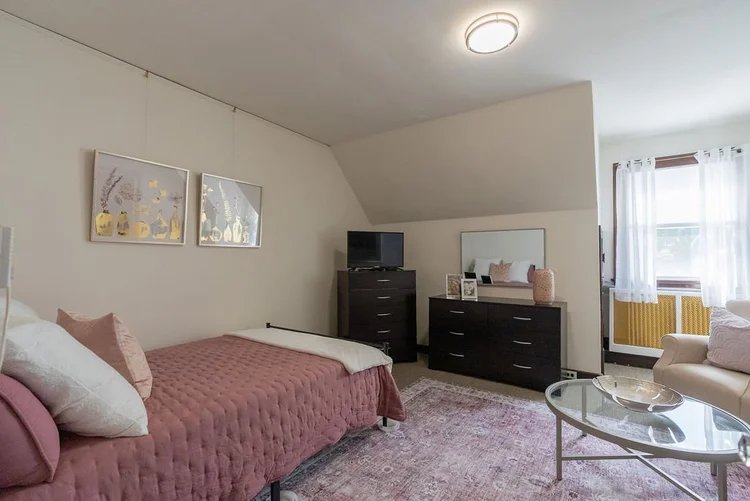 A private resident bedroom at Southmayd Home with sitting area