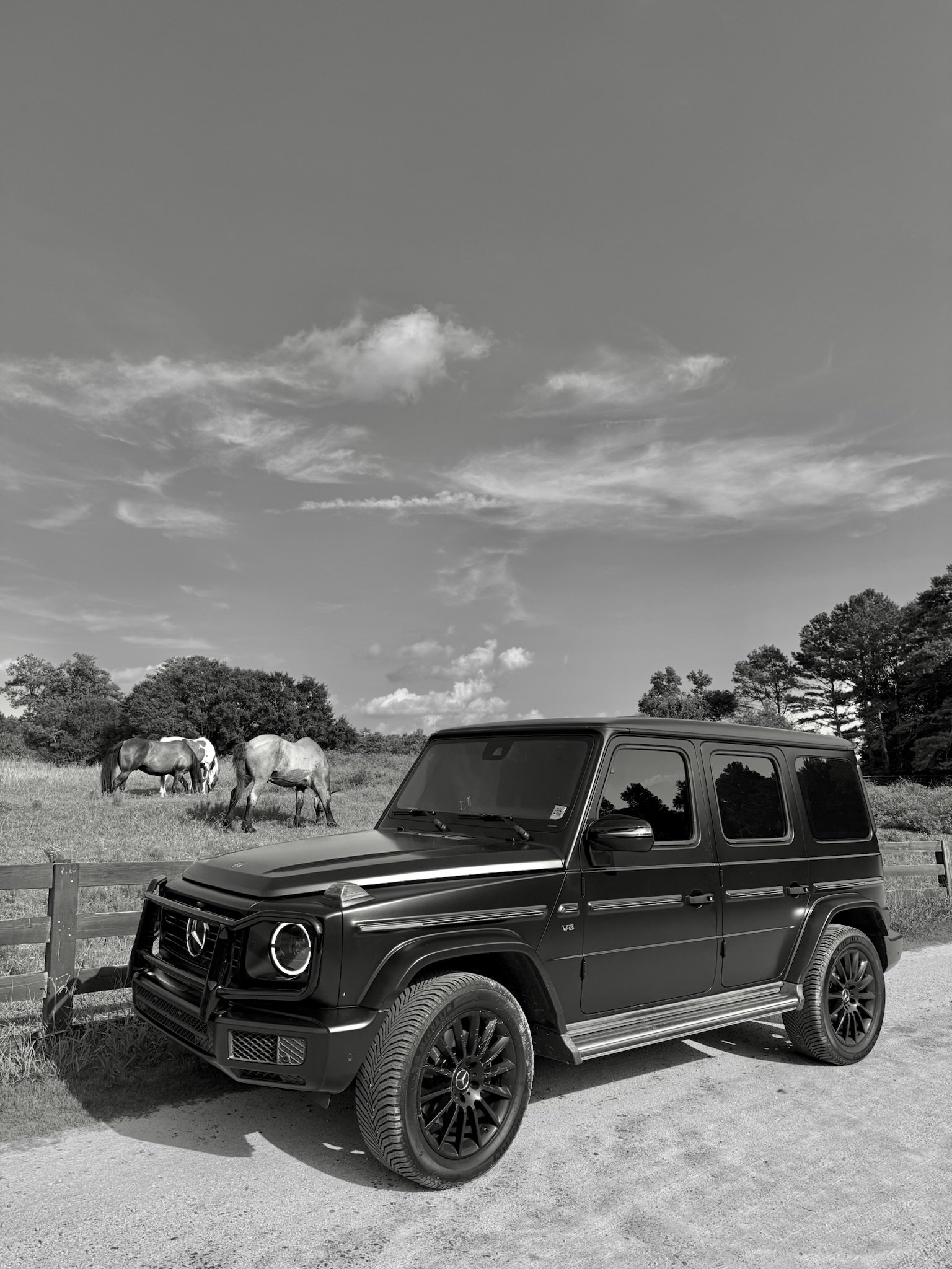 Matte black Mercedes G-Wagon parked outside Atlanta wedding venue