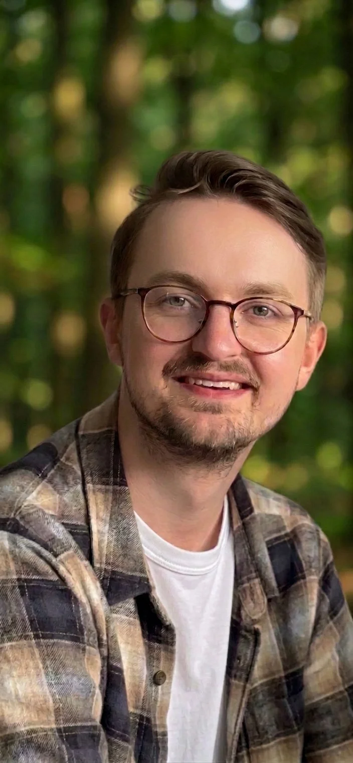 Legitimerad psykolog Alfred Björkman på Mendo Psykologi utomhus.