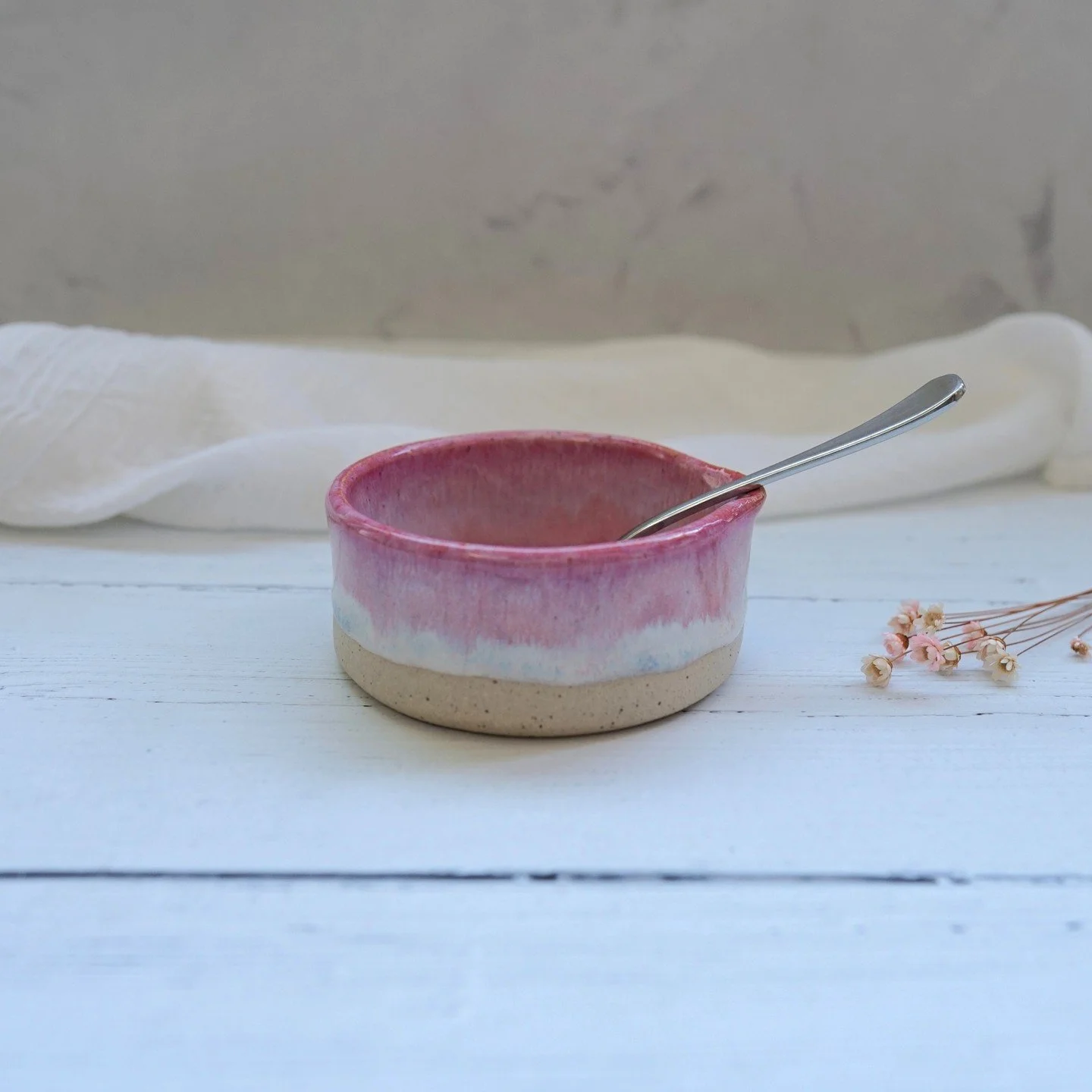 You don't need a pink kitchen to put a pink teabag rest in it! I have one of these myself and it's used every single day without fail!!
.
.
.
.
.
#teabagrest
#kitchendecor
#handmadegift
#cutegiftidea
#ceramicsofinstagram