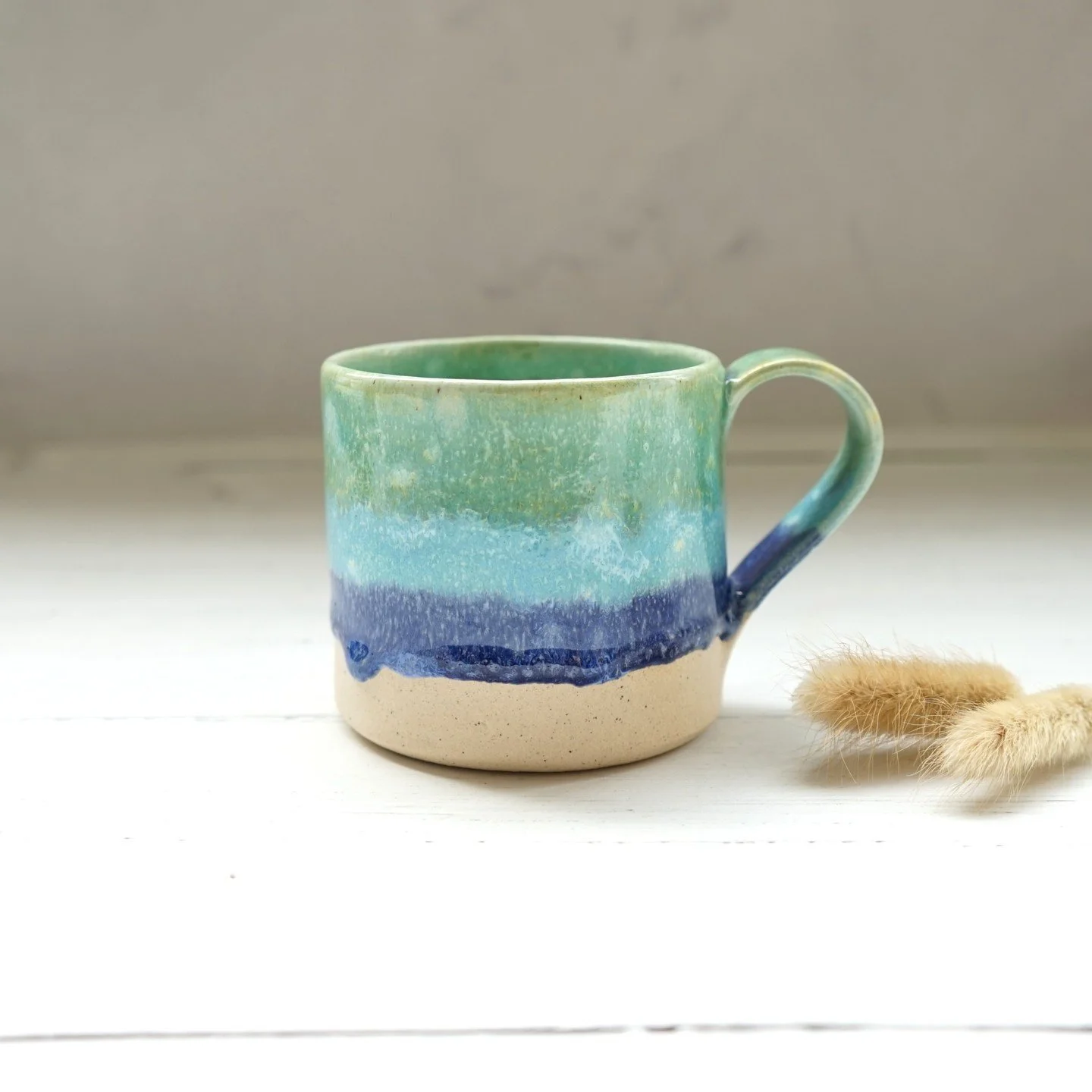 We've spent a lot of time by the sea this summer and this mug always reminds me of the shades of blues and greens we see along the coast
.
.
.
.
.
#seasidevibes
#handmademug
#ceramicmug
#handmadegift