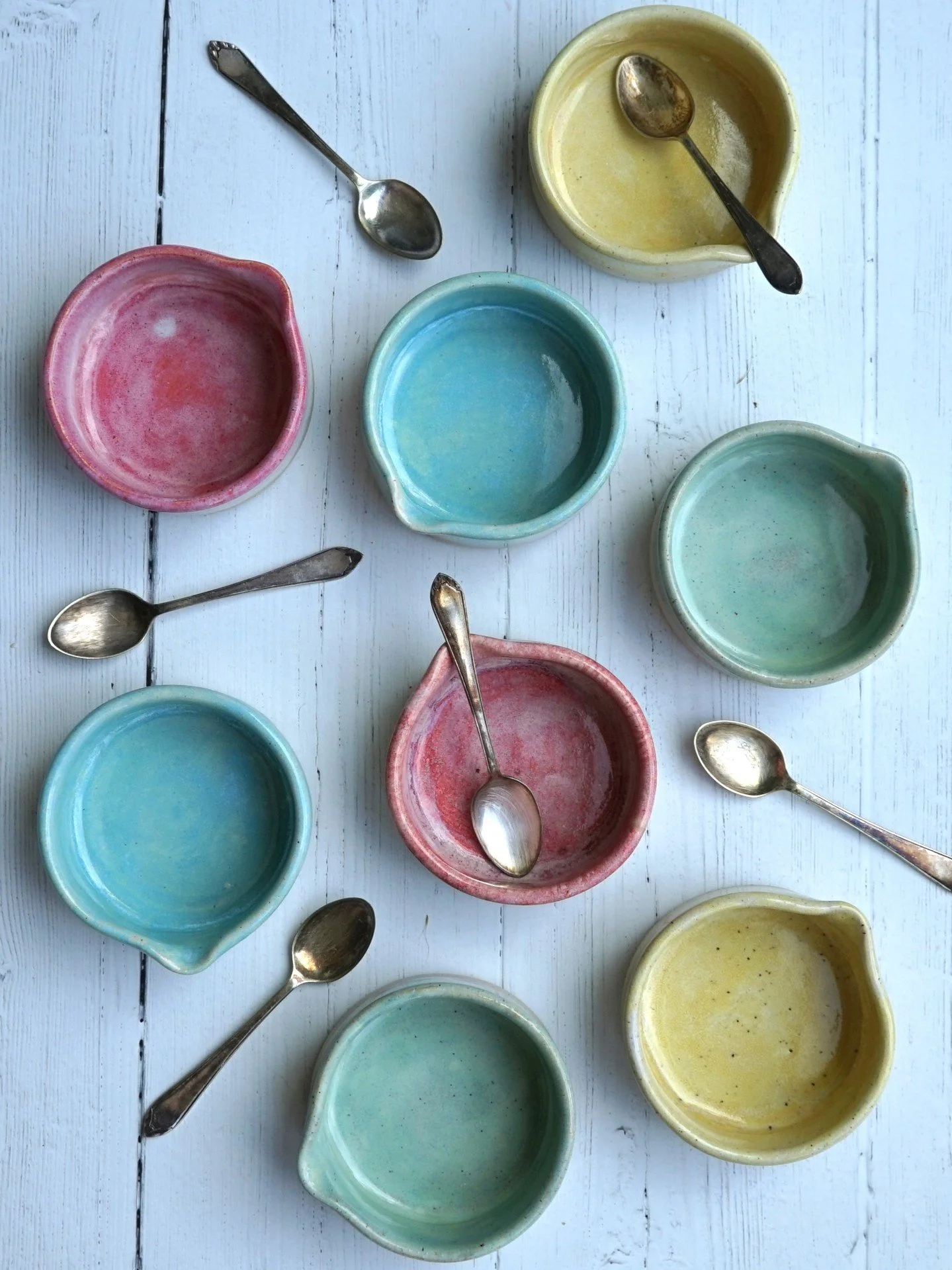 Tea bag and spoon rests to brighten up your kitchen counter
.
.
.
.
.
#handmadeceramics
#handmadegift
#giftsforher
#makersgonnamake
#kitchendecor