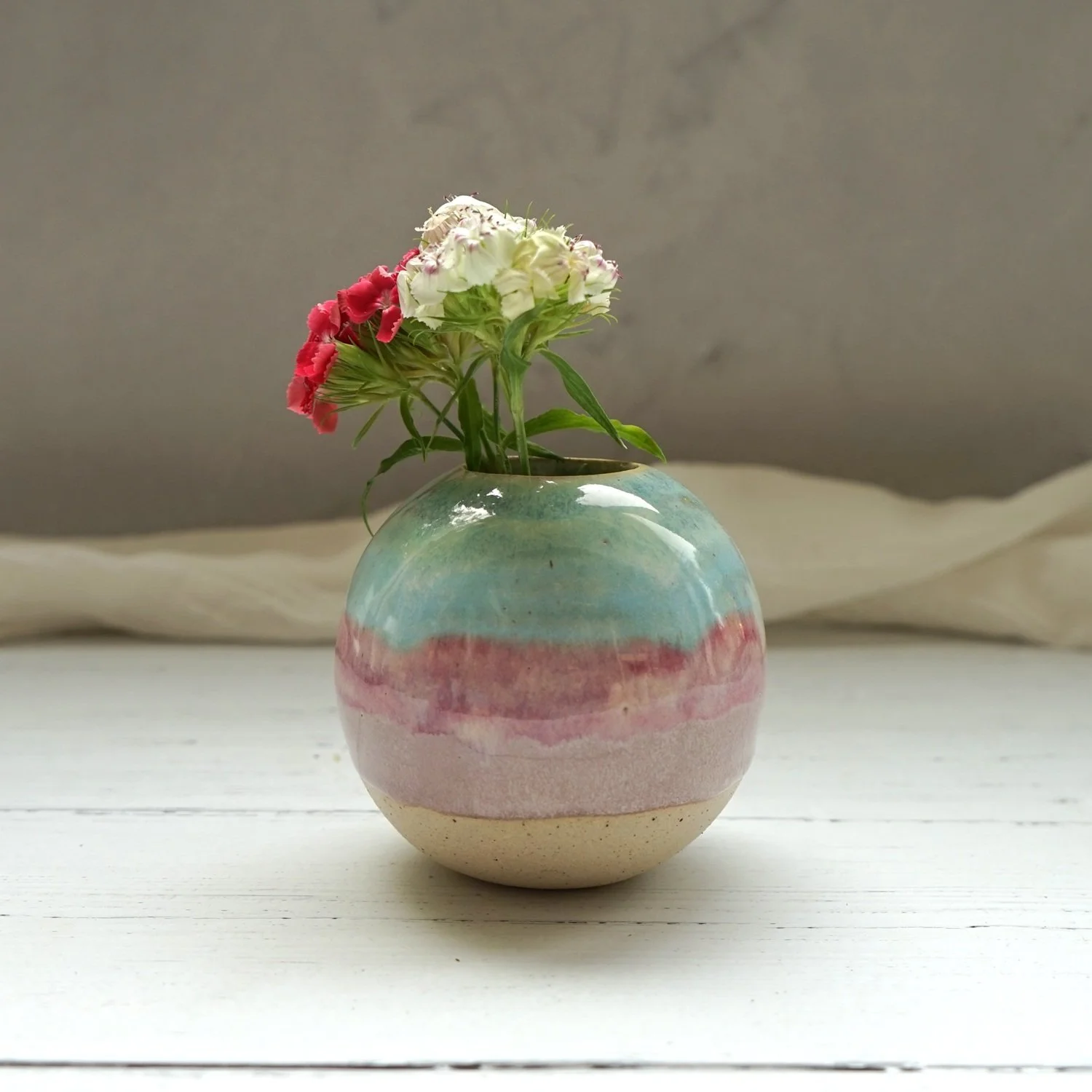 Round pastel posy vase
