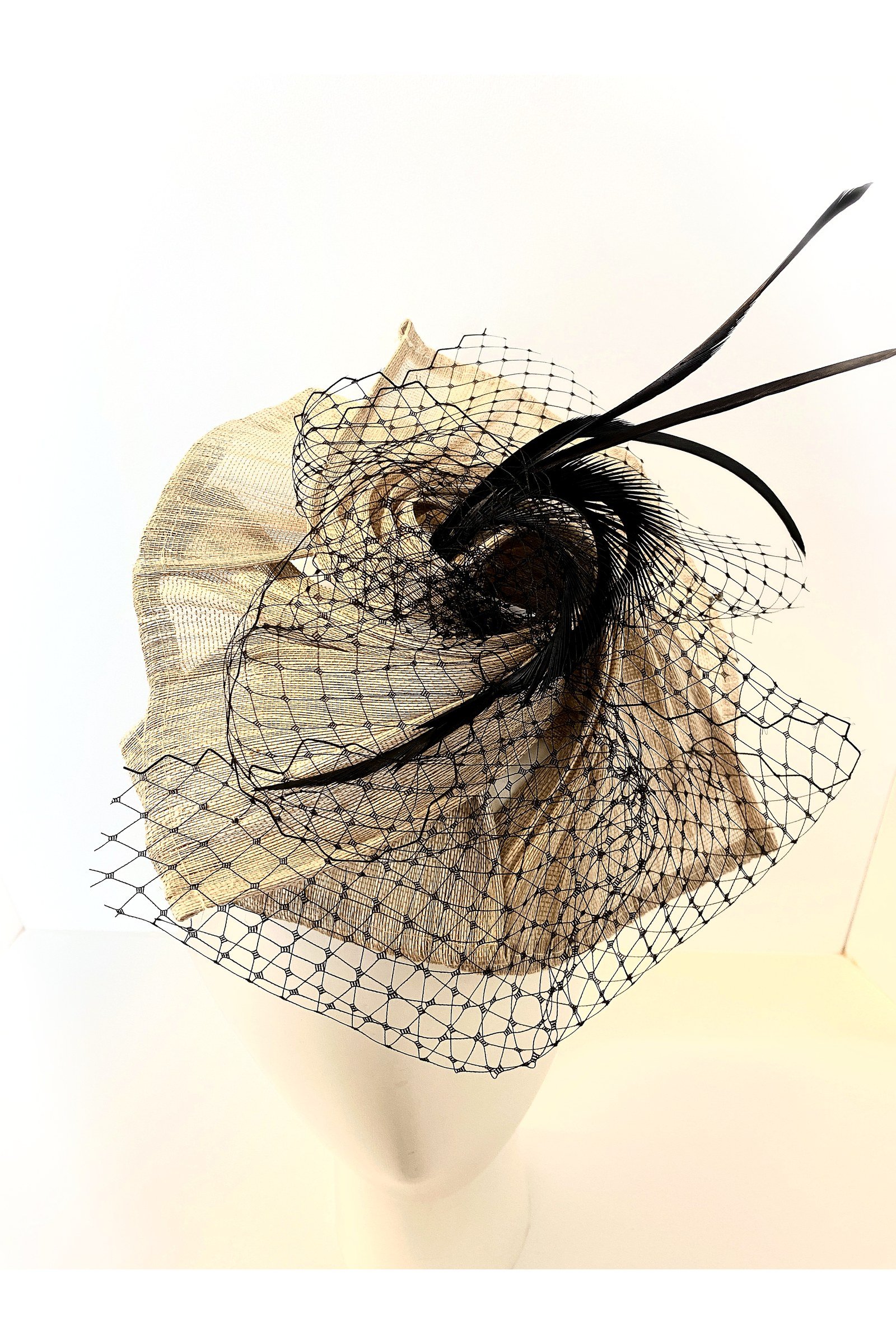 bibi-fibre-de-banane-detail-voilette-plumes-celune-3.jpg