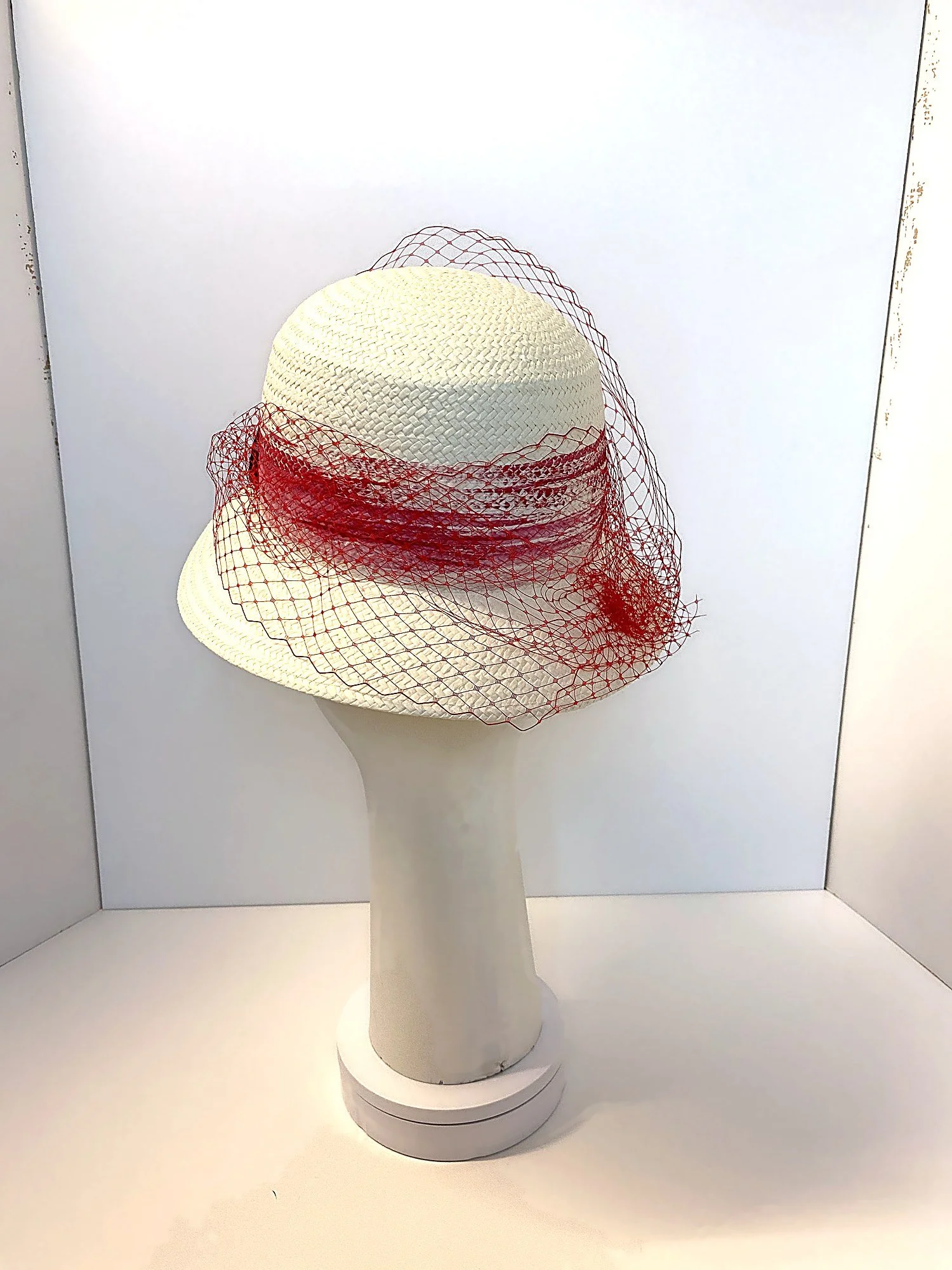 chapeau cloche en panama ivoire et voilette-rouge-04.jpg
