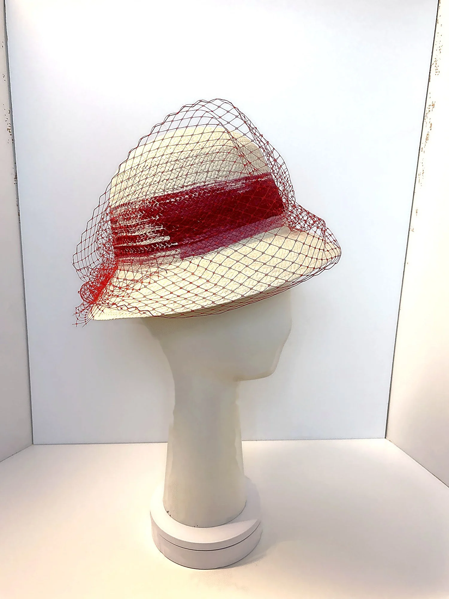 chapeau cloche en panama ivoire et voilette-rouge-06.jpg