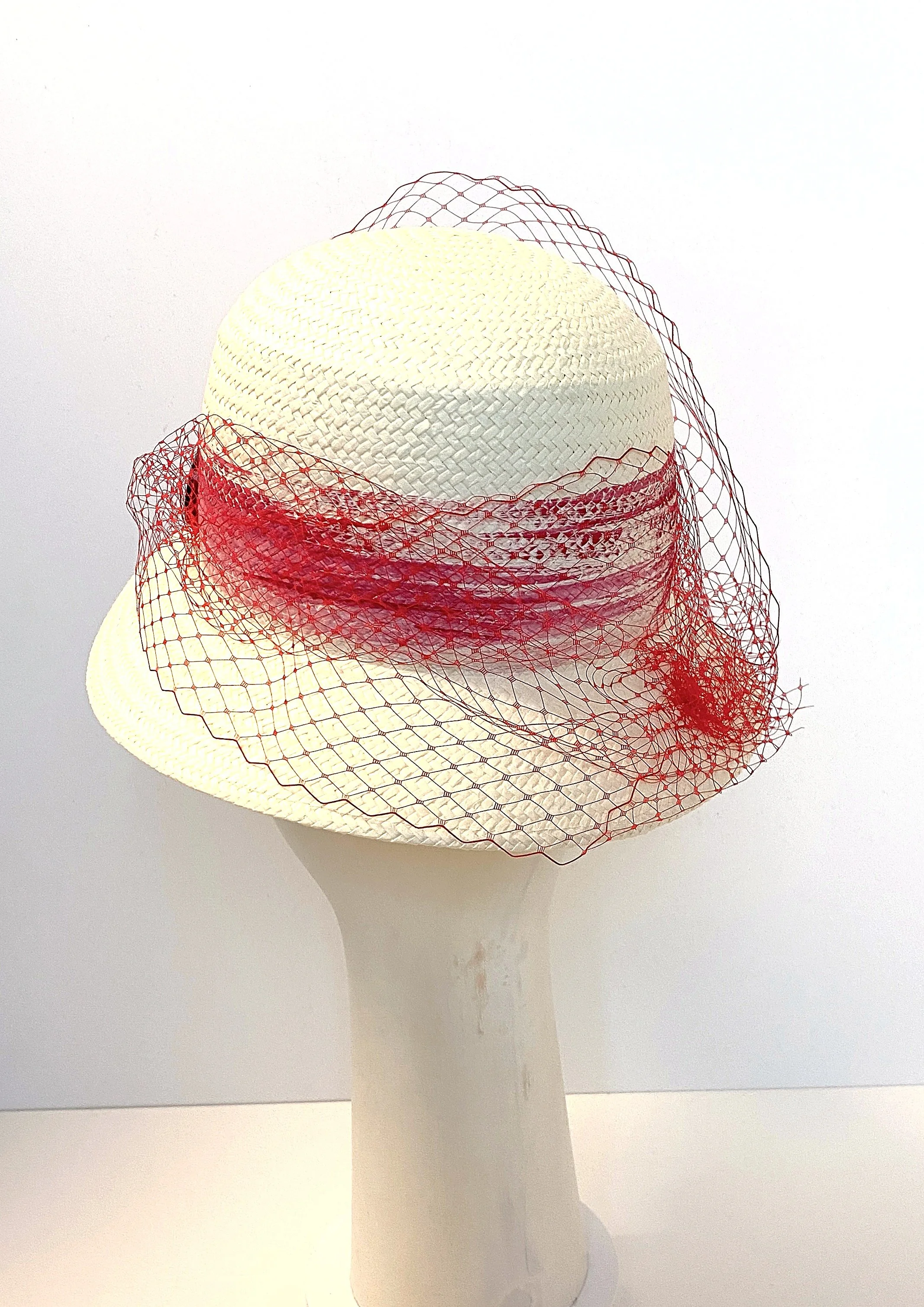 paille_rouge_troisquart.jpg
