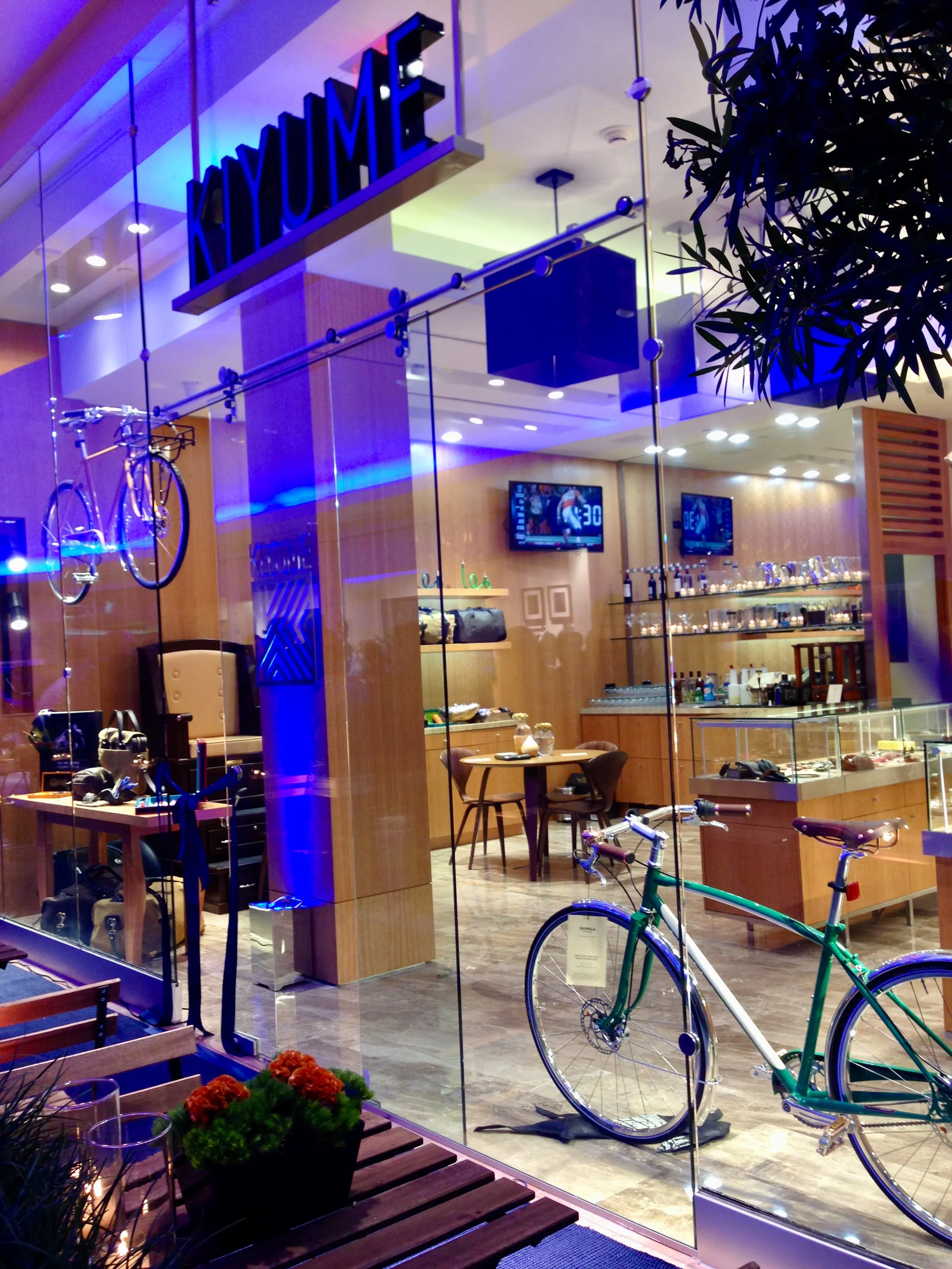 Kiyume dimensional logo signage installed at the Plaza Las Américas storefront.