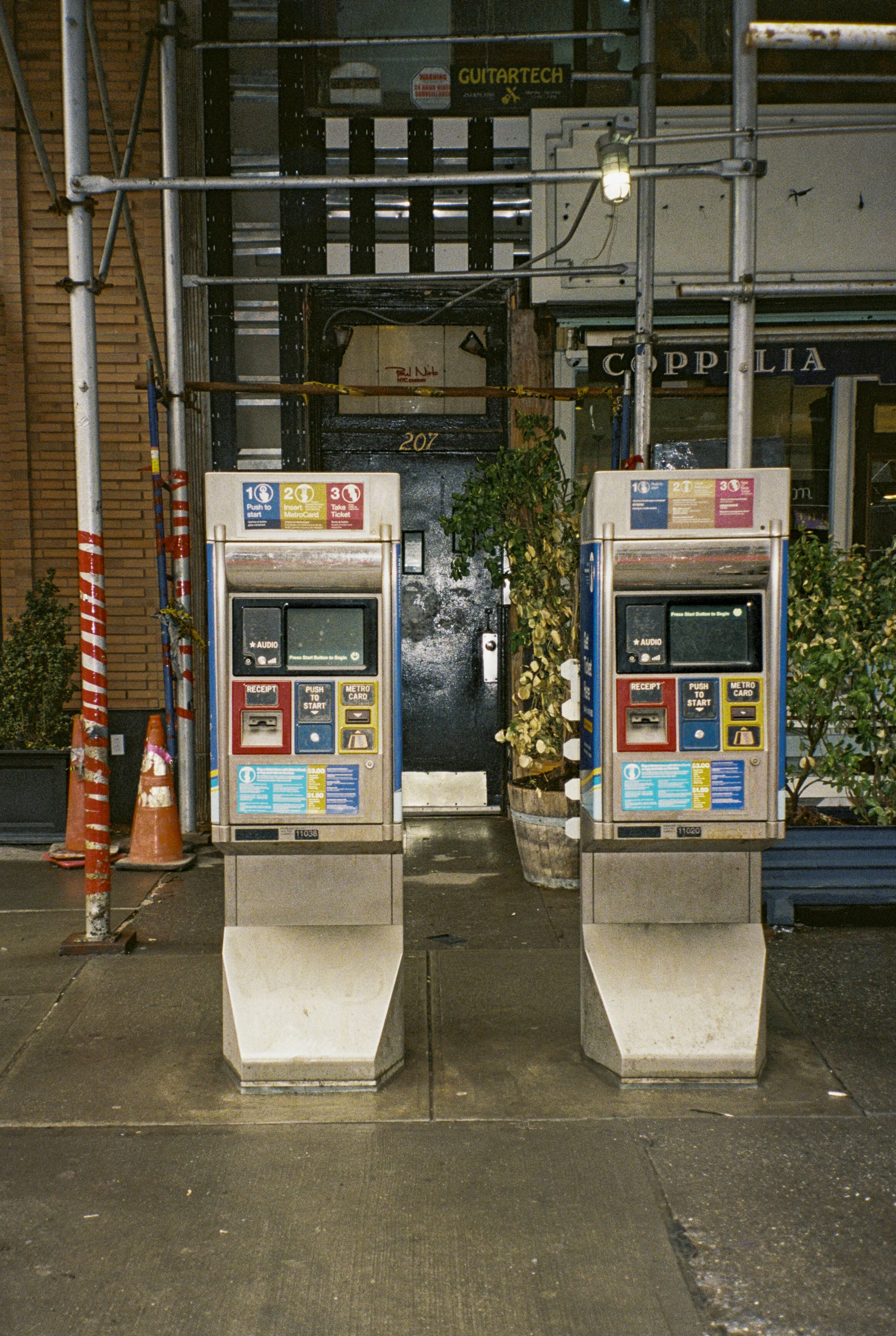 39309ad000014-R1-060-28A.jpg