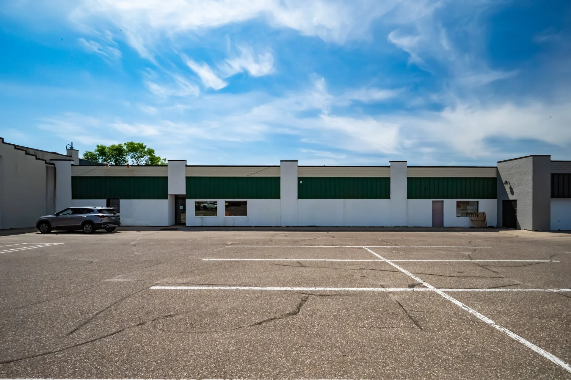 23_Mainstreet_ext6_mls.jpg