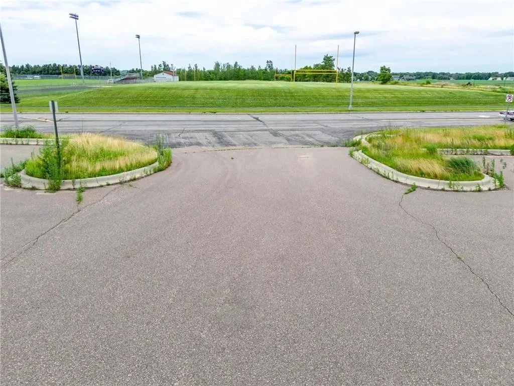Commercial development land for sale near Minneapolis, MN at 1001 Commerce Dr W in Belle Plaine. 8.76-acre Twin Cities-area commercial property listed by Latitude 365 Advisors.