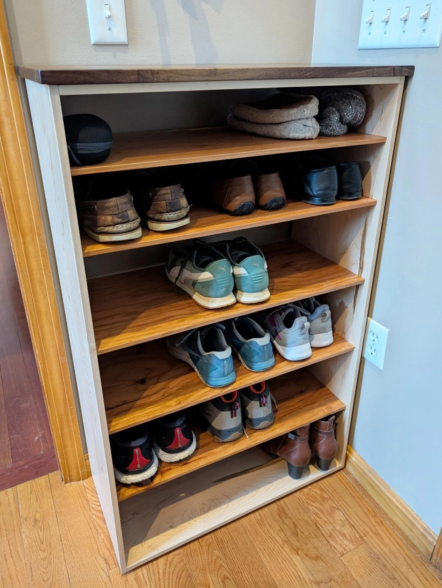 Shoe Rack! 👟📥
.
This cubby-centric shoe rack is made from Maple, Cherry &amp; Walnut, and was custom built for a specific space by an entry door 🚪📏
.
Wood from a local mill 🪵🪚
Brand by @gearheartindustry 🔥
Clamps by @besseytools_northamerica ?
