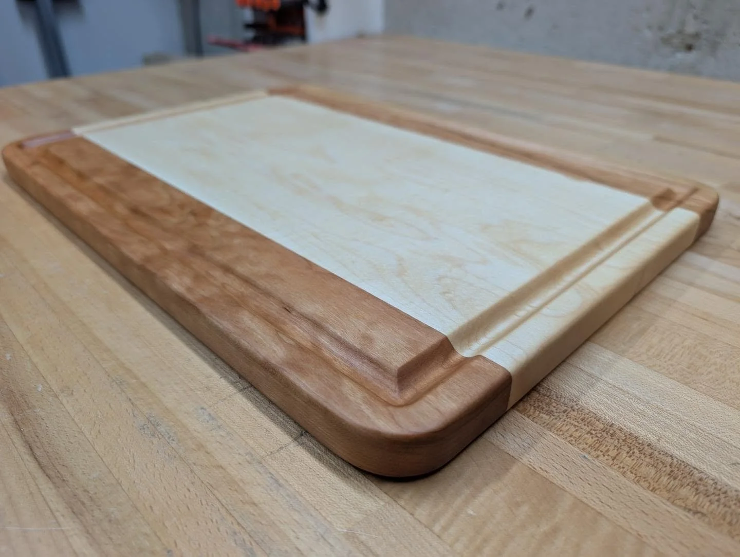 Maple &amp; Cherry Cutting Board 🍁🍒🔪
.
Maple in the middle, Cherry outsides, featuring a juice groove 'round the outside 🫟
.
Clamps by @besseytools_northamerica &amp; @pony_jorgensen 🗜️🐎
Glue by @titebondproducts 💪
Finish by @walrusoil 🦭🛢️
B