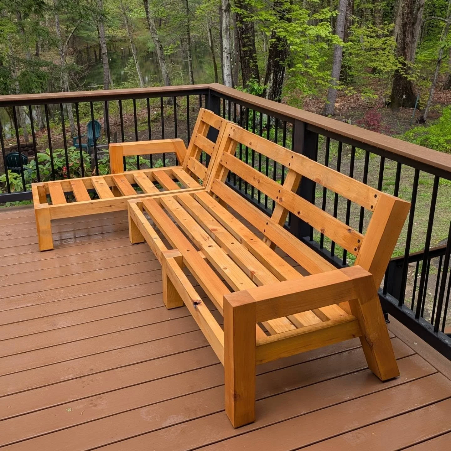 Solid Cedar Patio Furniture ☀️🪑
.
I purchased plans from @woodshopdiaries and Shara was even kind enough to answer some questions I had during the build process! 📋🙋&zwj;♂️
I'm usually not a premade plan kinda guy, but I needed a quick set-up to ge