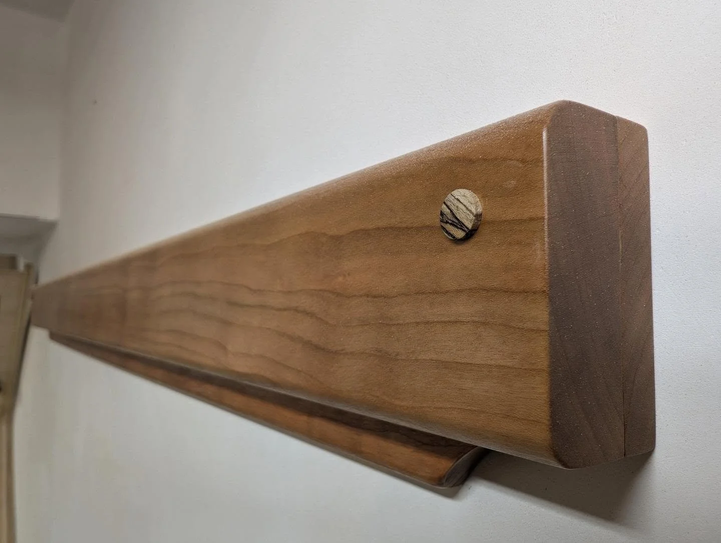 Gravity Bars by @biglowwoodcraft ☄️➖
.
I'm a huge fan of Biglow, not just because of the don't-take-us-too-seriously humor in their social content, but because I love their iterative design process which is key to their product development, and the r