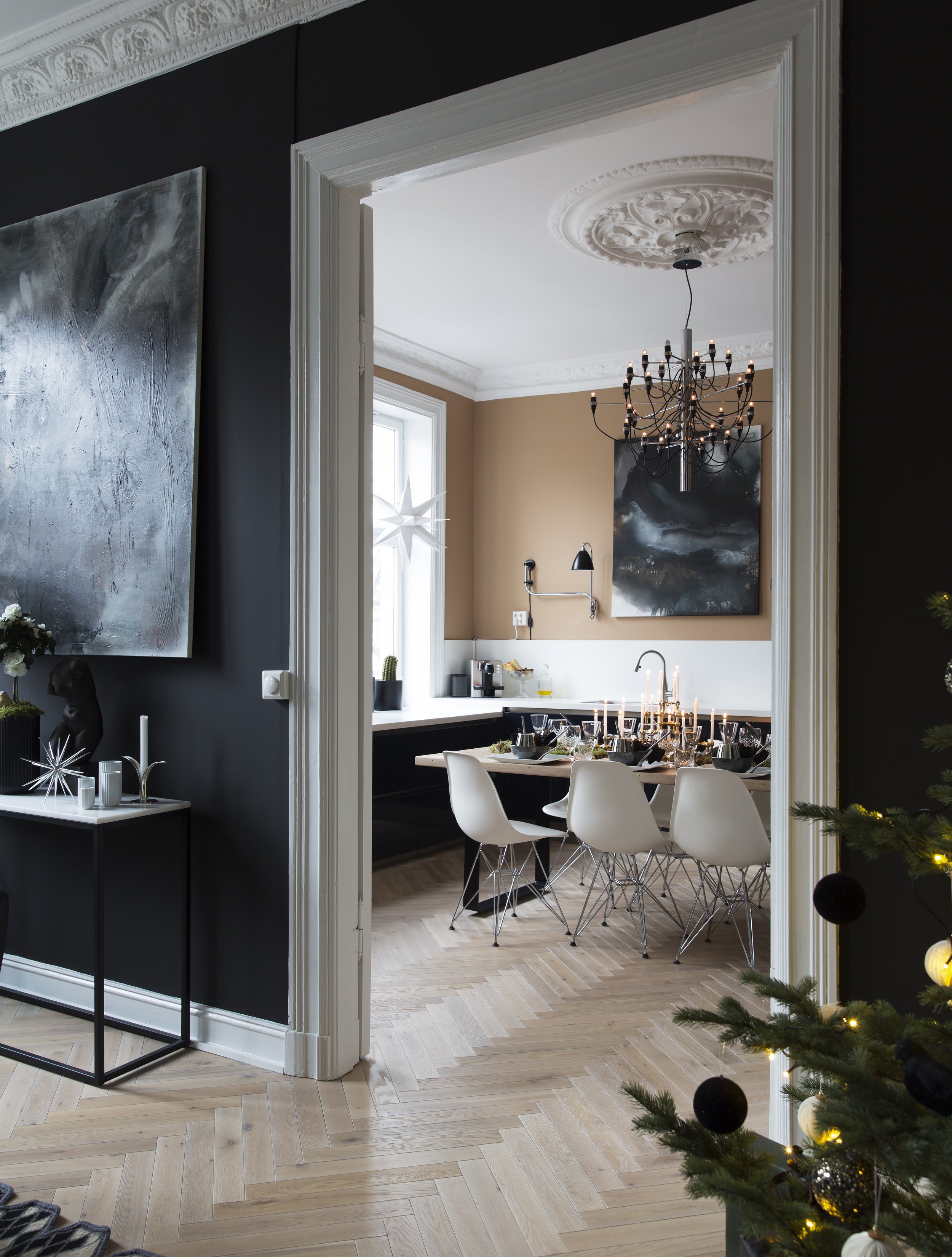 Da Catrine møtte Per Ove, startet livet litt på nytt for dem begge. Catrine solgte eneboligen sin med havutsikt i Øygarden og sa opp jobben som Regional Merchandiser for Clas Ohlson på Vestlandet. Per Ove trålet i mellomtiden boligannonser på jakt et