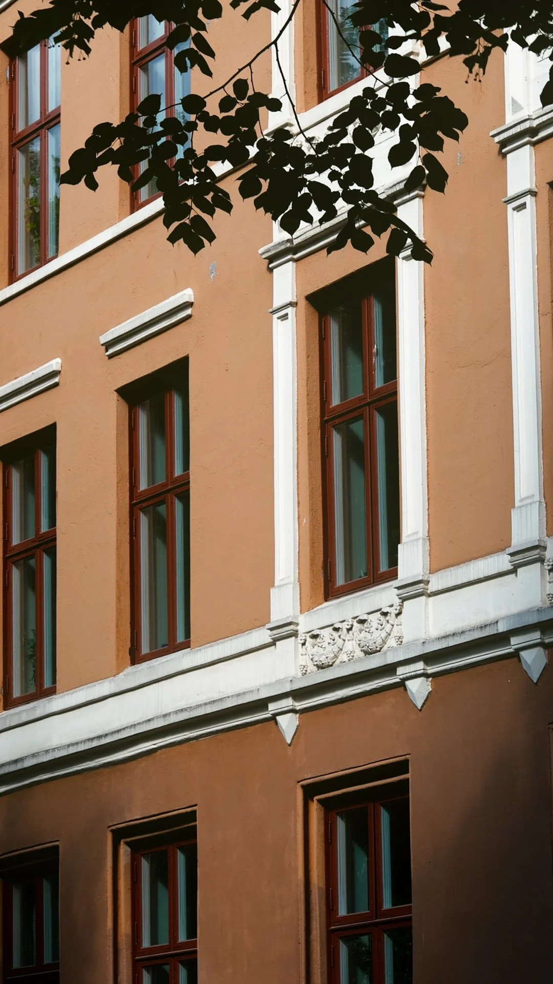 Warm-toned historic architecture in Oslo, photographed as part of Catrine Svellingen's visual story for HUG Spectacles.