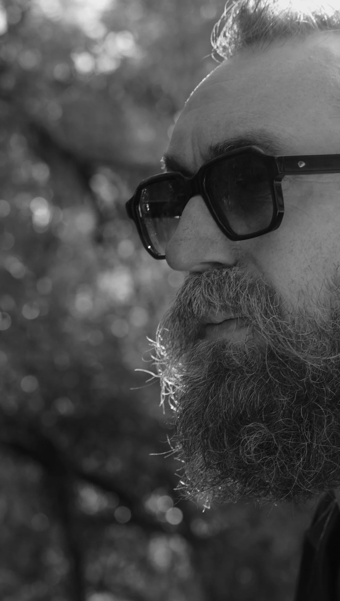 Black-and-white portrait of Per Ove Akselvoll wearing HUG Spectacles DUPREE sunglasses, photographed by Catrine Svellingen.
