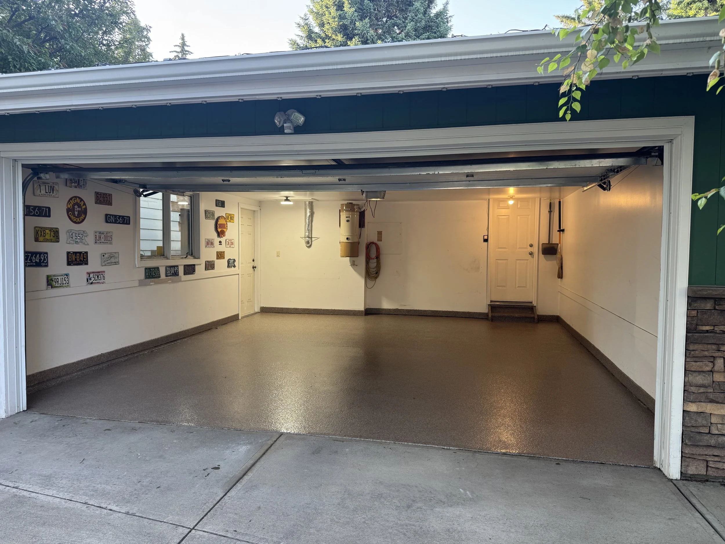 


Complete Epoxy Base, Flake, Polyaspartic Top Coat
