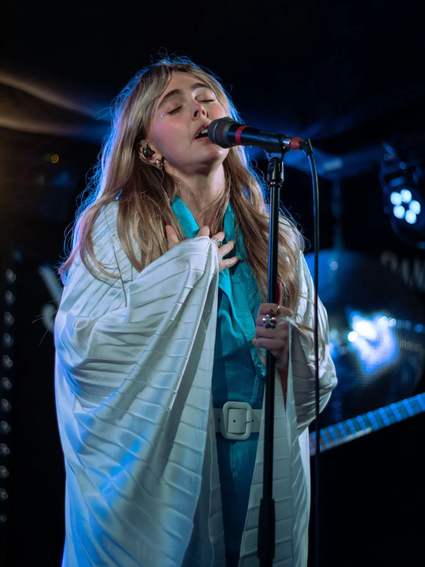 Some shots of the absolute angel @rubyduffmusic looking ethereal! IDOL has definitely been playing on repeat after this show 🖤