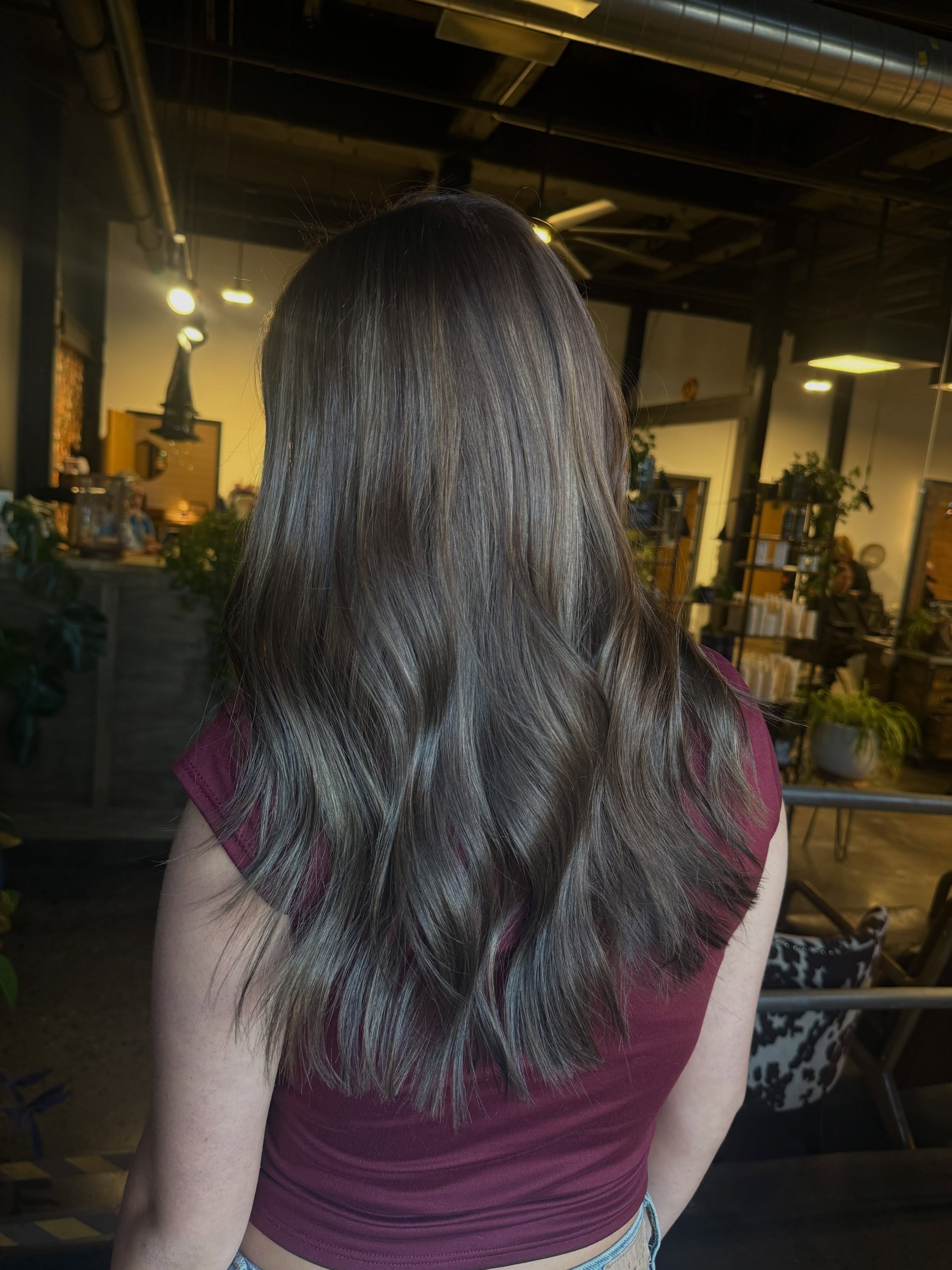 Proof that going darker for fall is always a good idea 🍂🤌🏼

Hair by - @hairbyberrelli 

#fallhair #darkerforfall #goldwell #tresloungewestfield #hairstylist