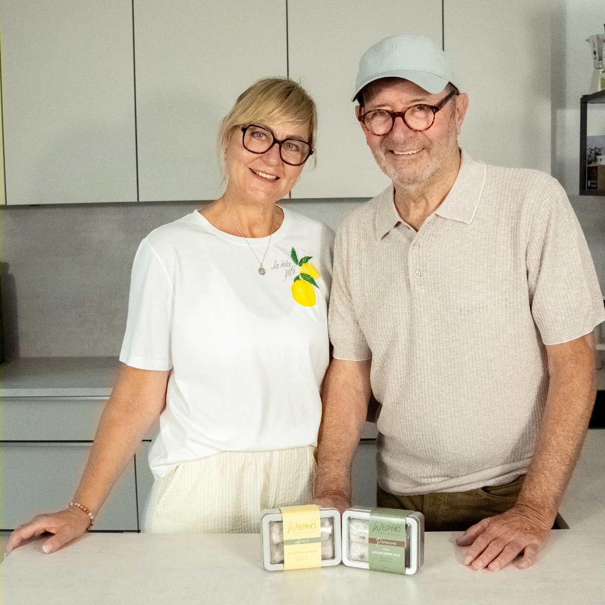 Hermann Welp und seine Frau in der Küche von Welpino