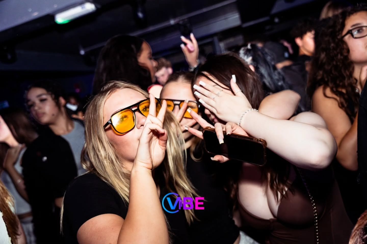 V1BE U18S 1ST BIRTHDAY RAVE PHOTOS 
Oxford you showed up and what a night it was 🔥

#V1BE #Under18s #oxford
