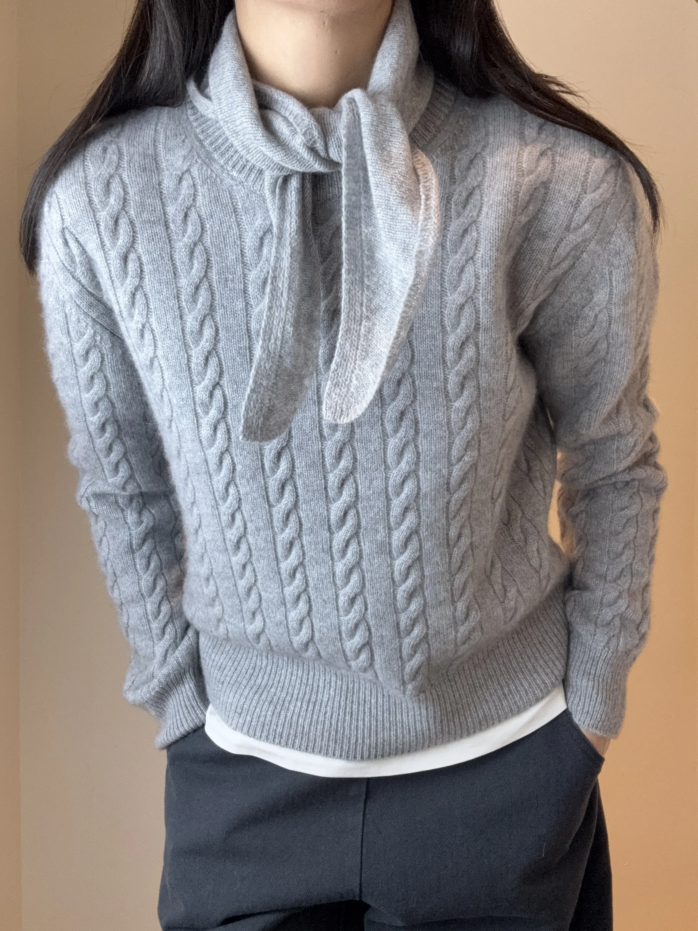 cashmere-cable-knit-sweater-light-grey-04.jpg