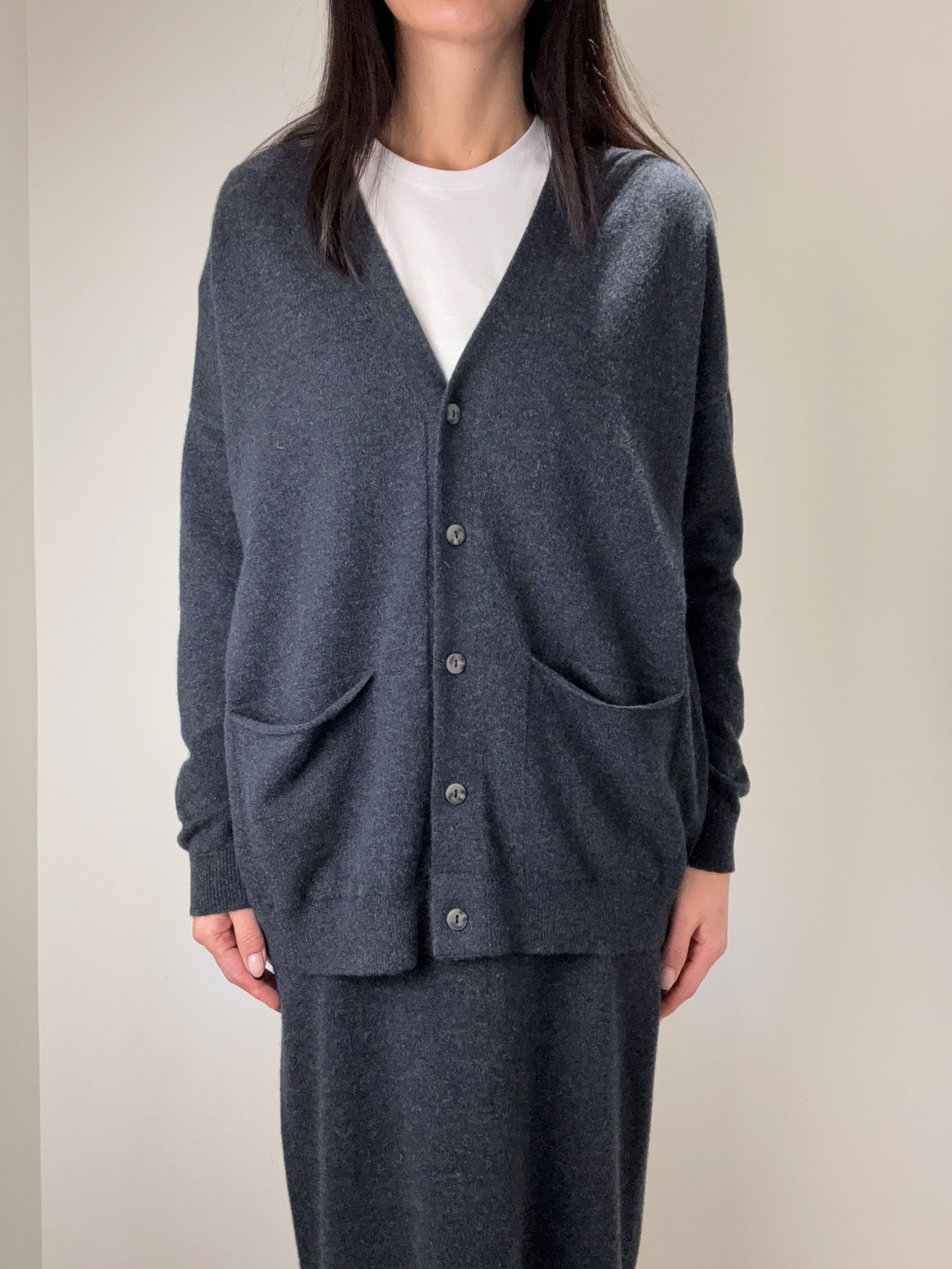 cashmere-loose-pocket-cardigan-charcoal-001..jpg