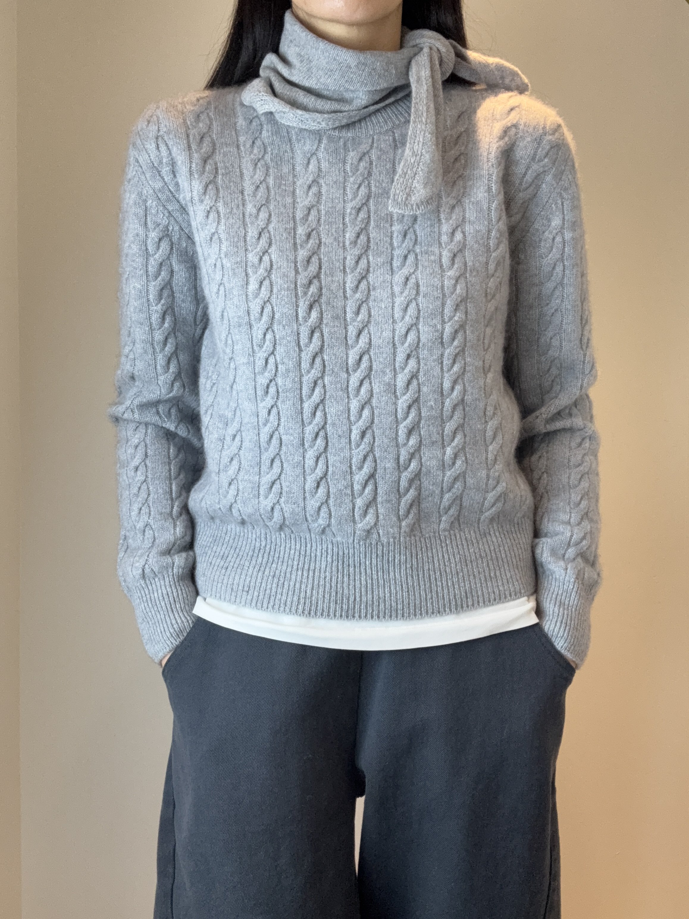 cashmere-cable-knit-sweater-light-grey-02.jpg