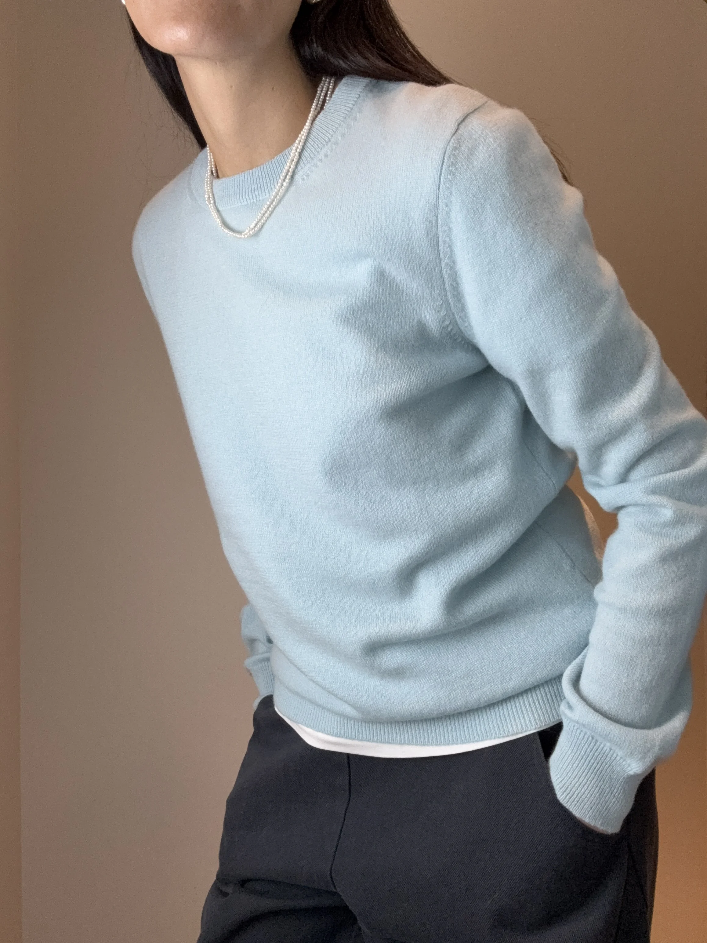 cashmere-round-neck-sweater-blue-03.jpg