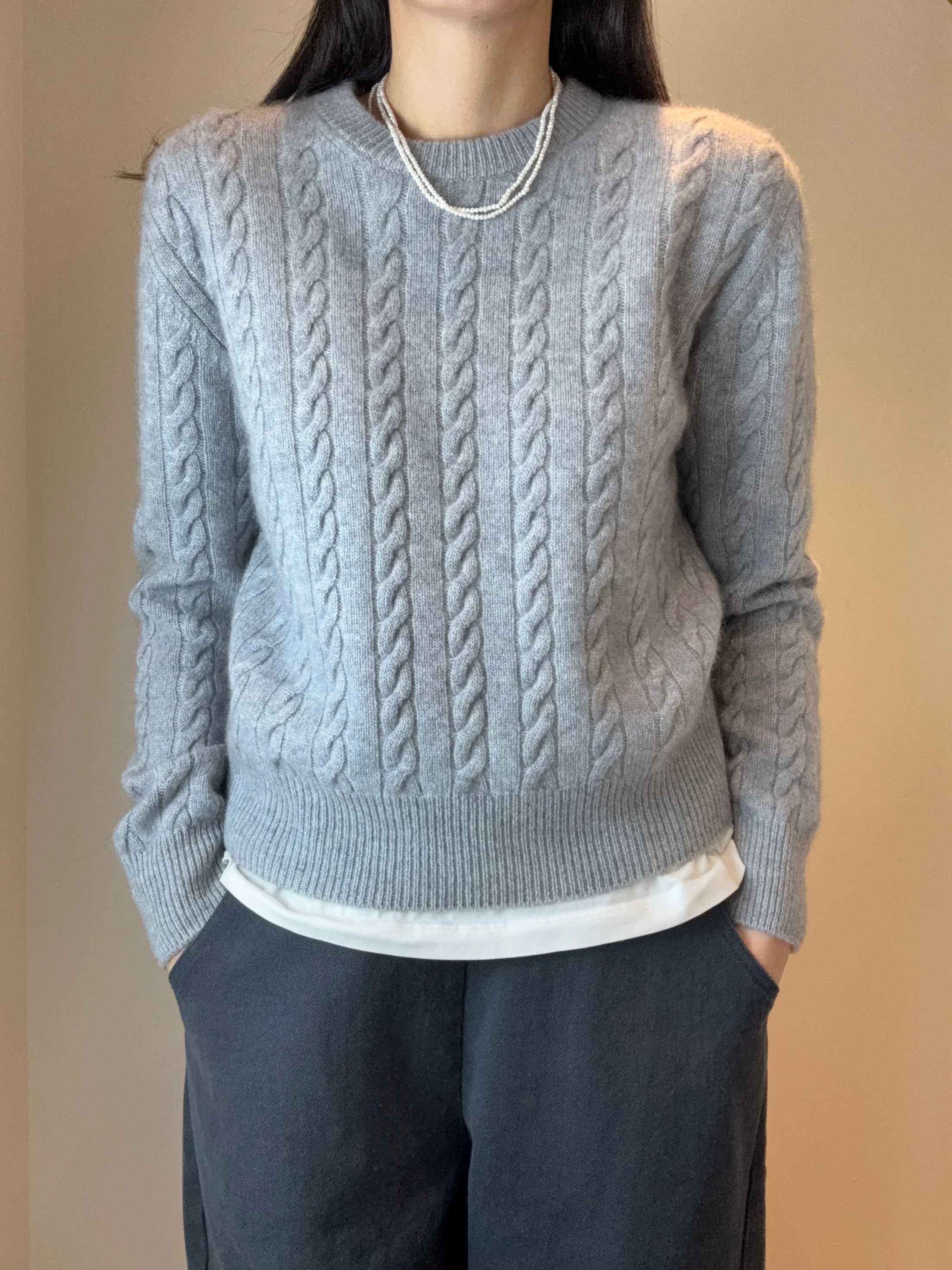 cashmere-cable-knit-sweater-light-grey-01.jpg.webp