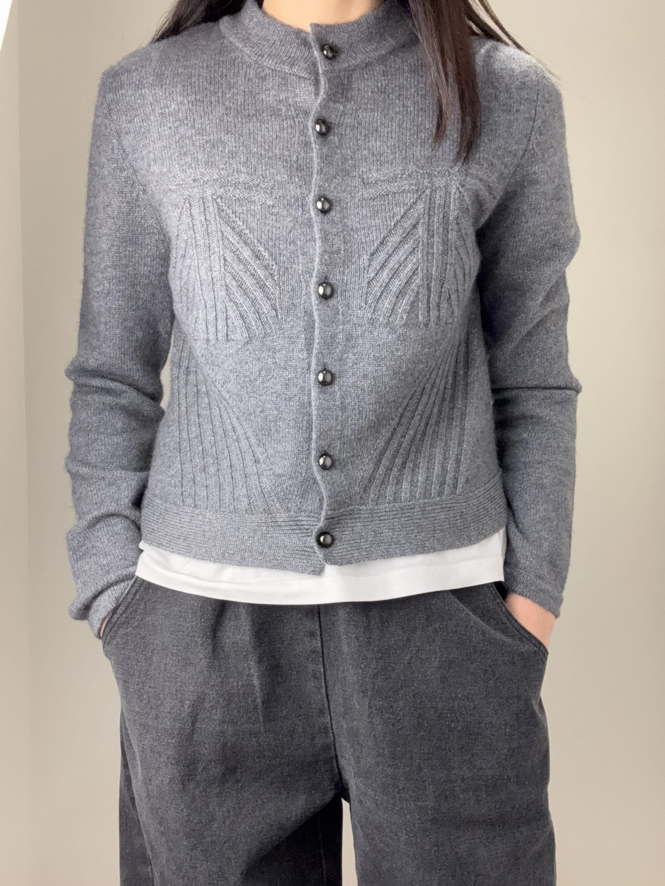 cashmere-shift-stitch-round_neck-cardigan-grey-02.jpg